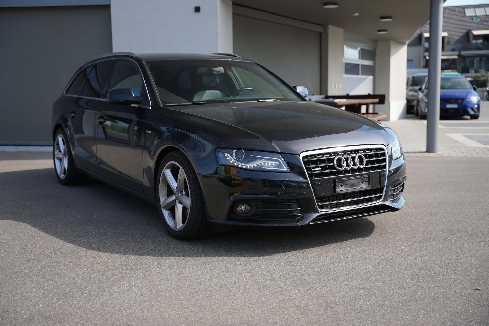 AUDI A4 Avant 3.0 TDI quattro S-tronic-image-1