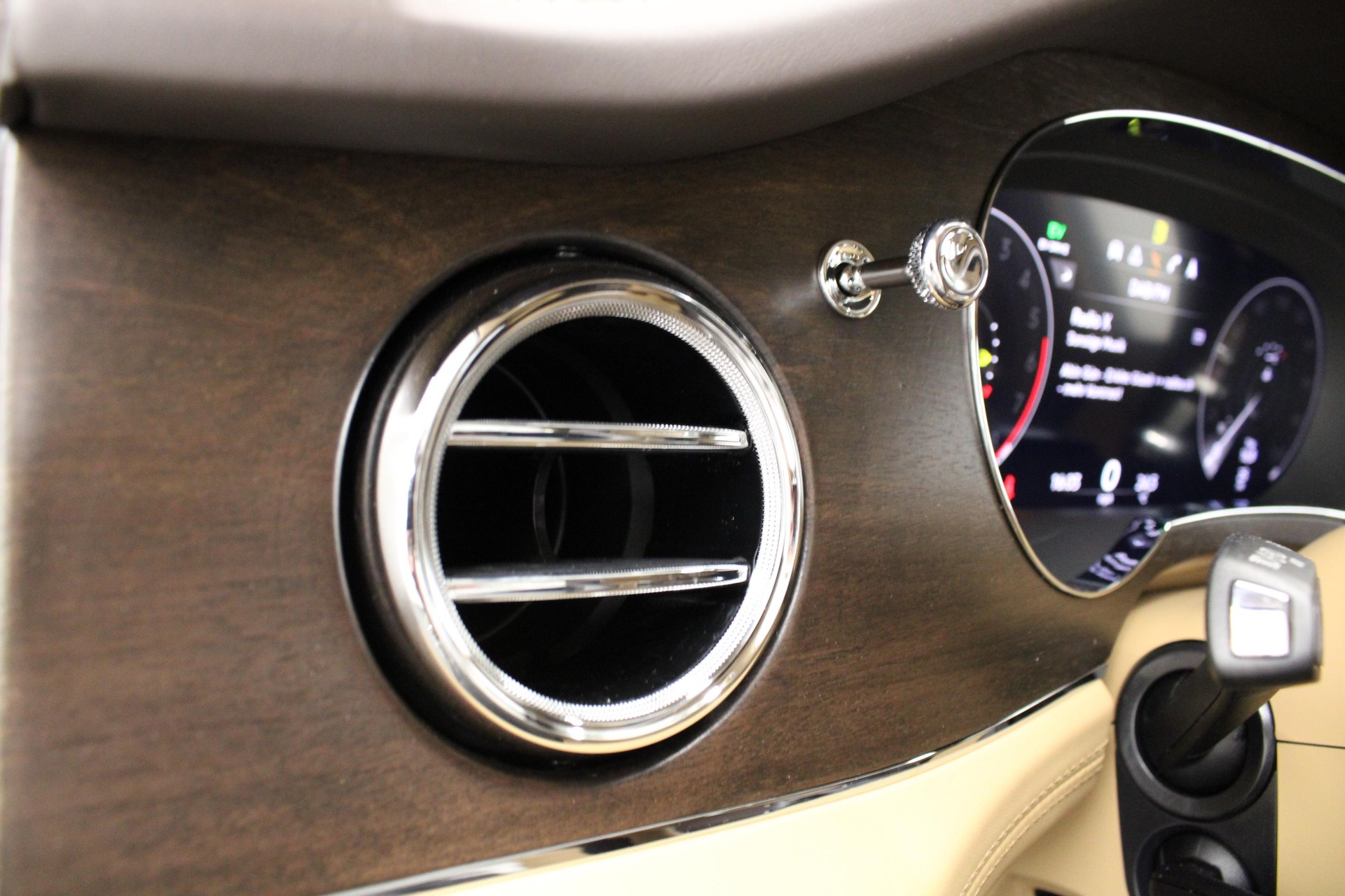 BENTLEY Bentayga 3.0 V6 Hybrid Azure-image-17