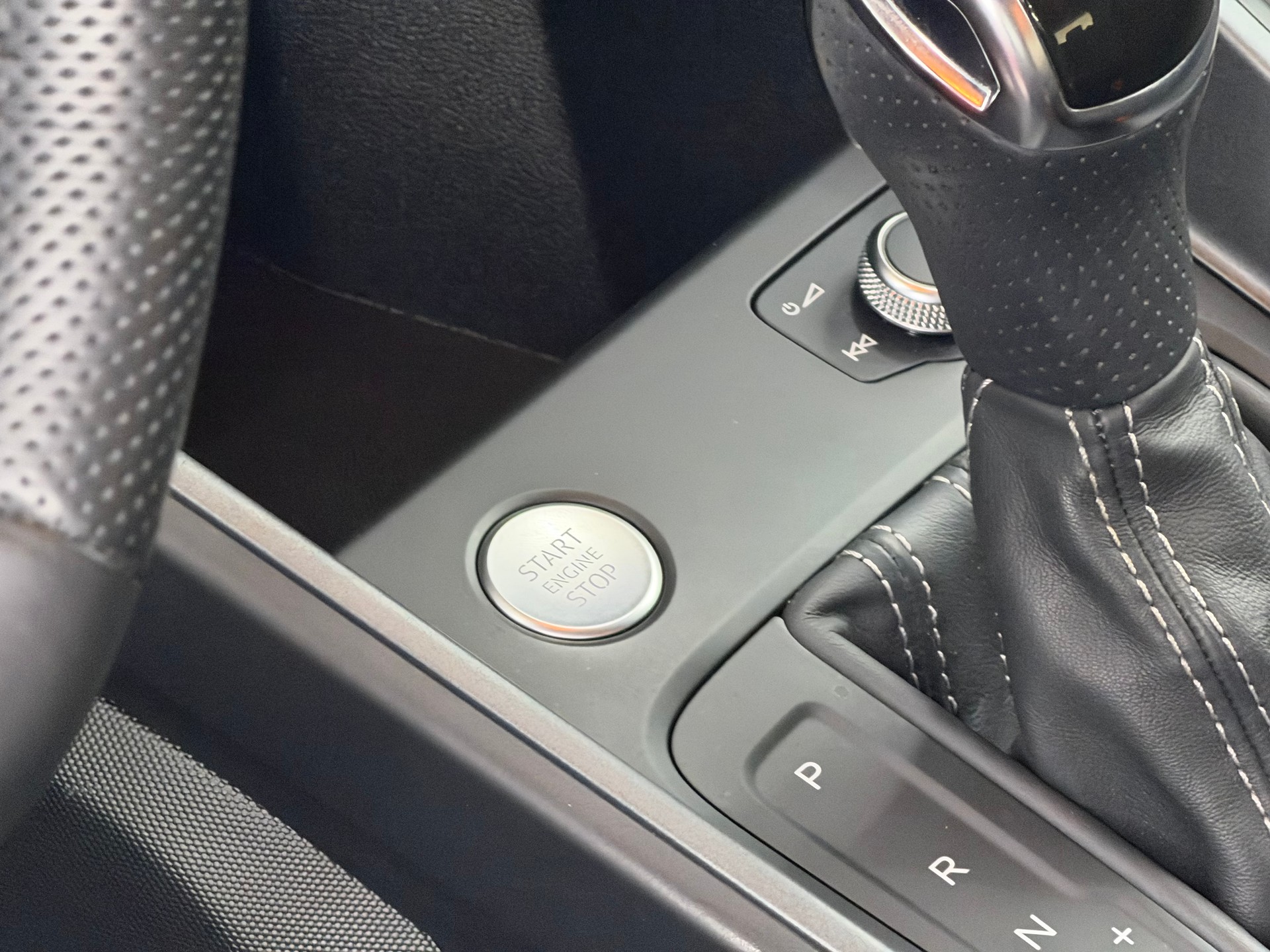 AUDI A1 Sportback 30 TFSI S Line S-tronic-image-12