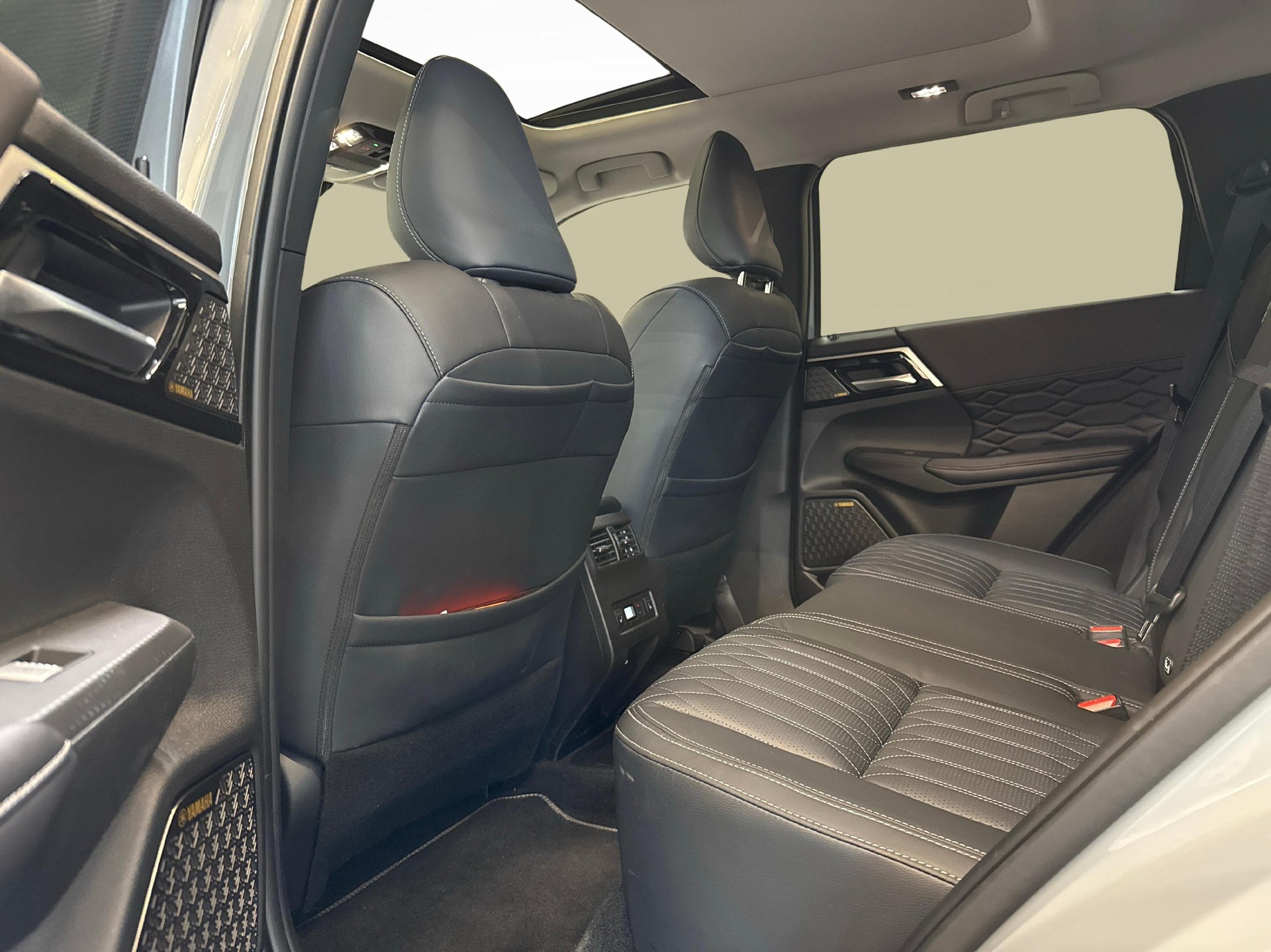 MITSUBISHI Outlander 2.4 PHEV Instyle 4x4-image-10