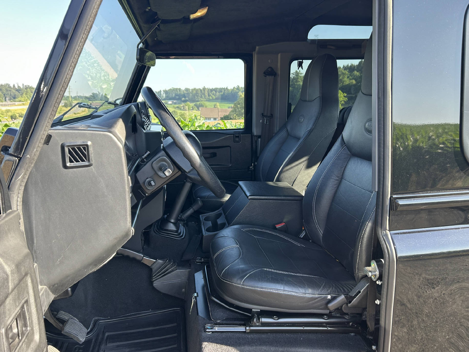 LAND ROVER Defender 90 2.2 TD4 SW-image-6