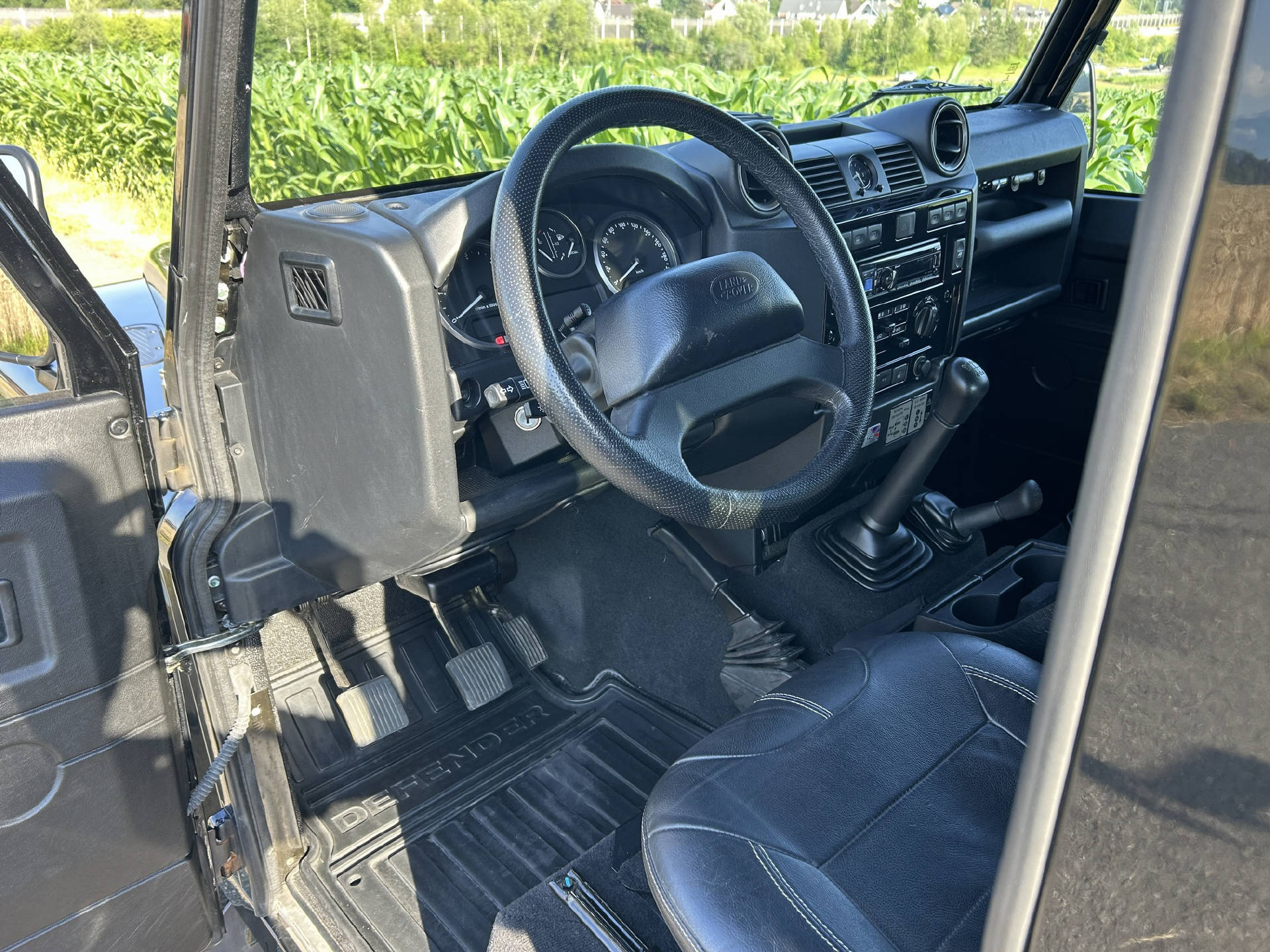 LAND ROVER Defender 90 2.2 TD4 SW-image-5