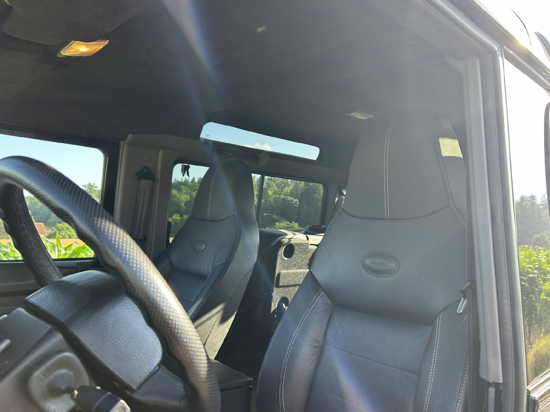 LAND ROVER Defender 90 2.2 TD4 SW-image-8