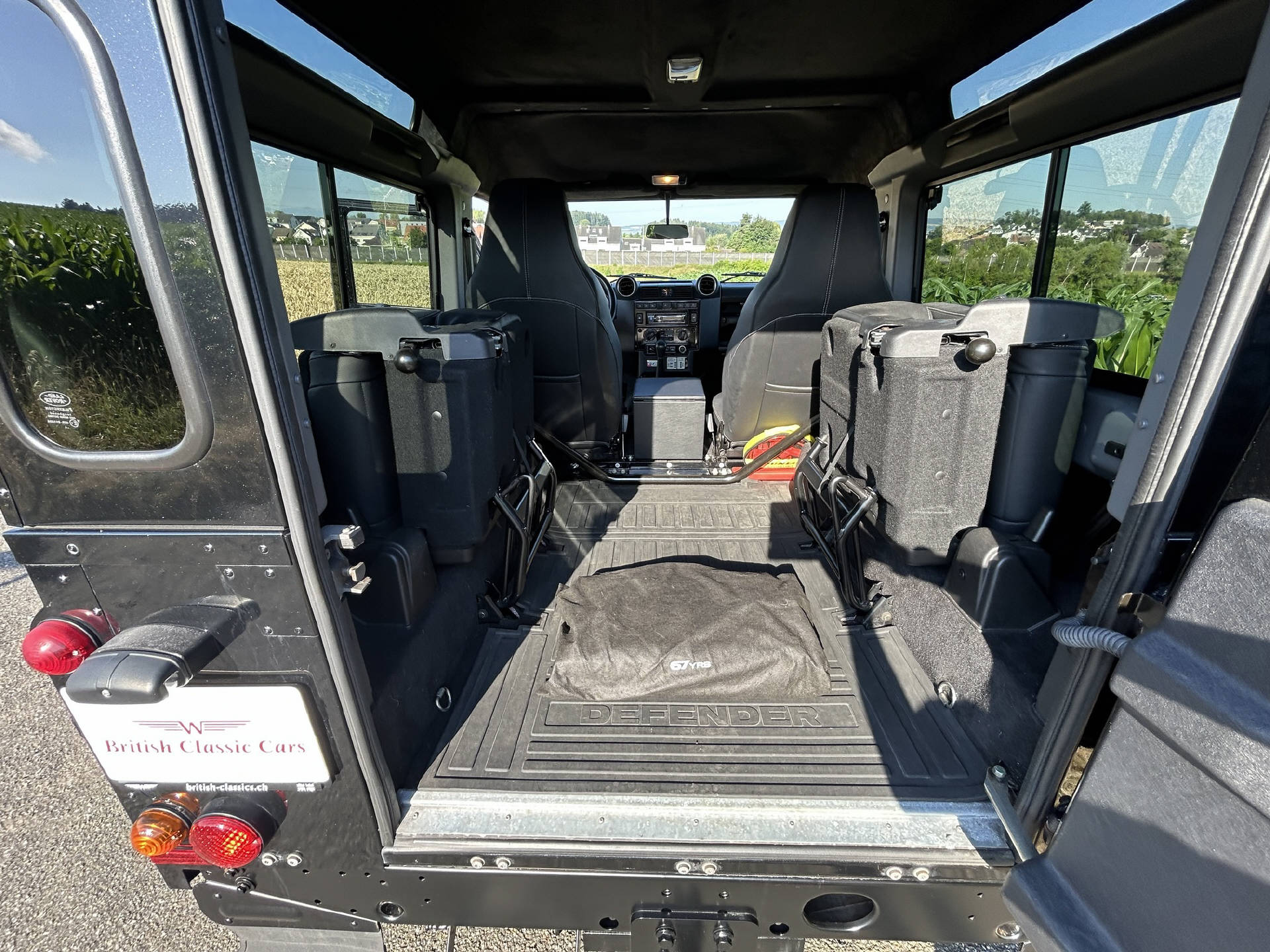 LAND ROVER Defender 90 2.2 TD4 SW-image-9