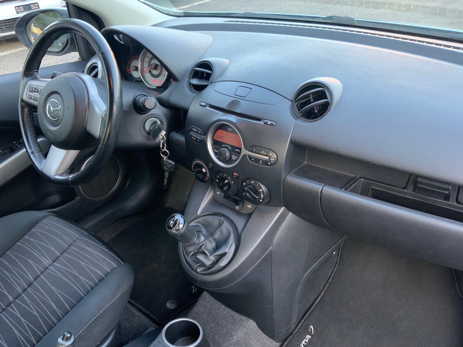 MAZDA 2 1.3i 16V Exclusive-image-9