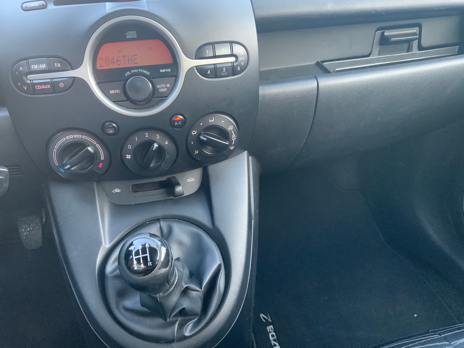MAZDA 2 1.3i 16V Exclusive-image-8