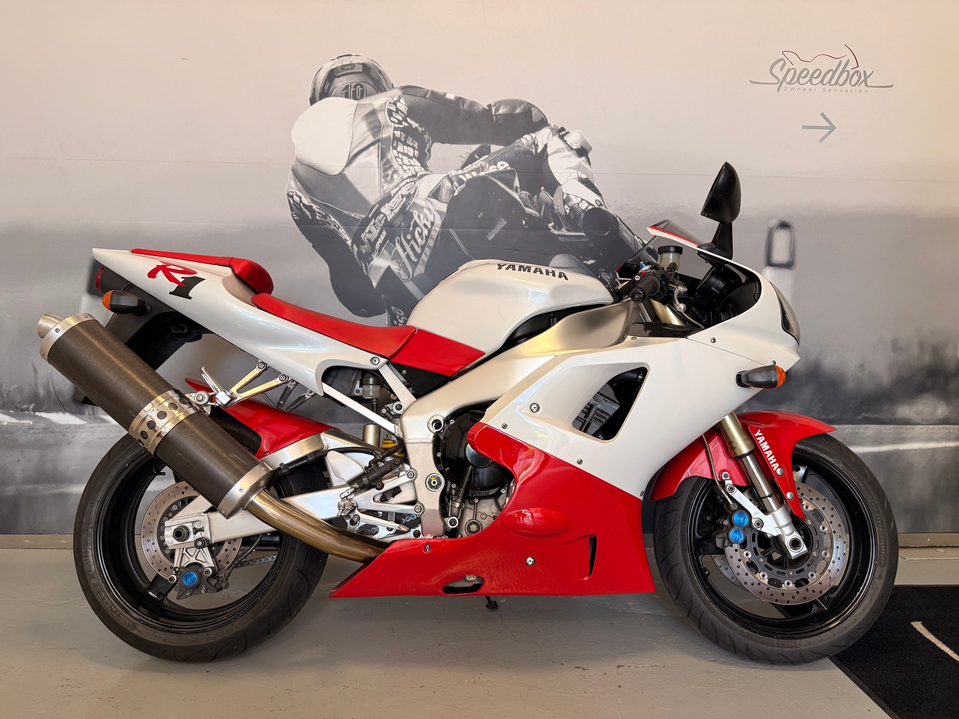 YAMAHA YZF-R1-image-1