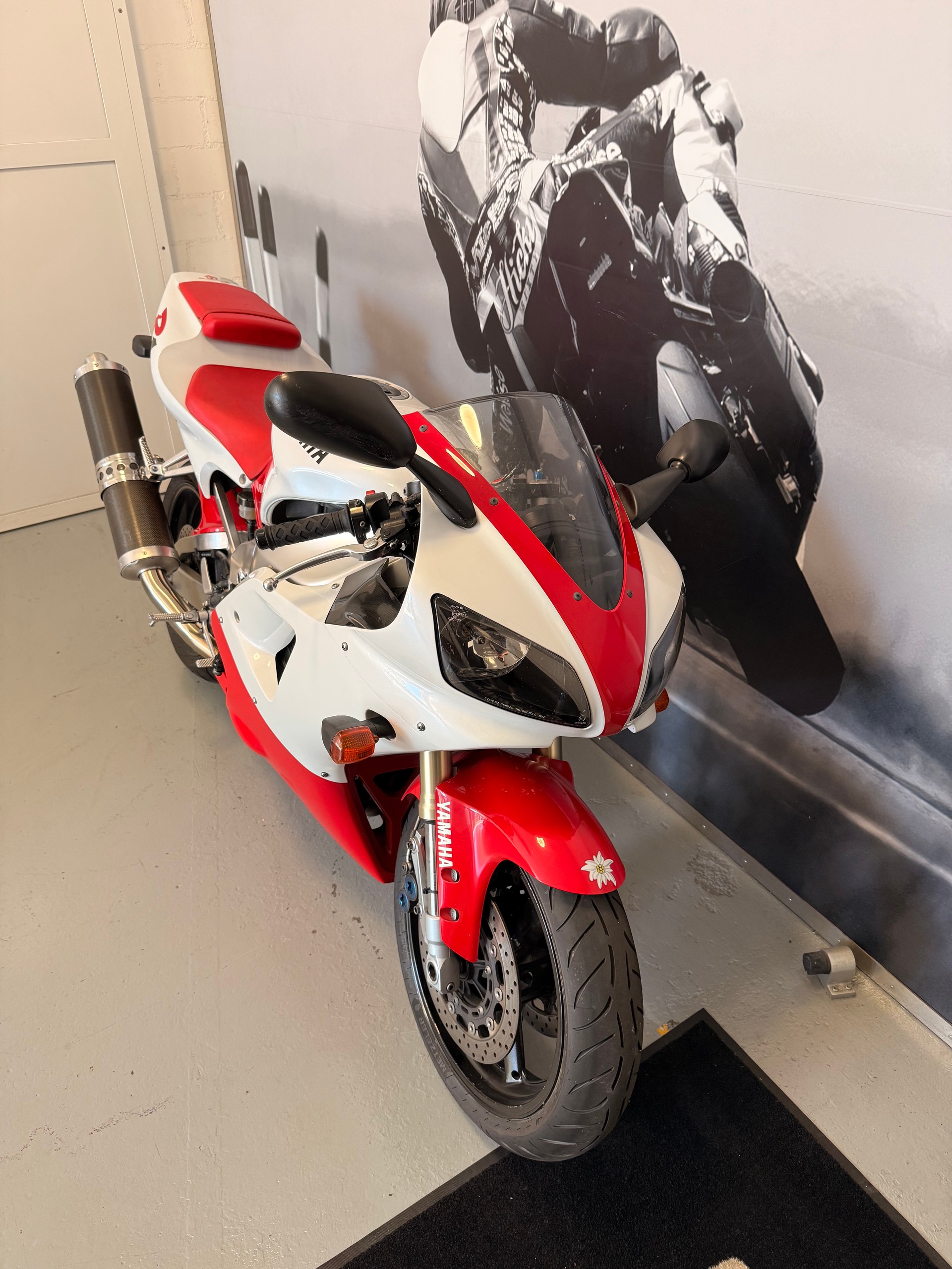 YAMAHA YZF-R1-image-4
