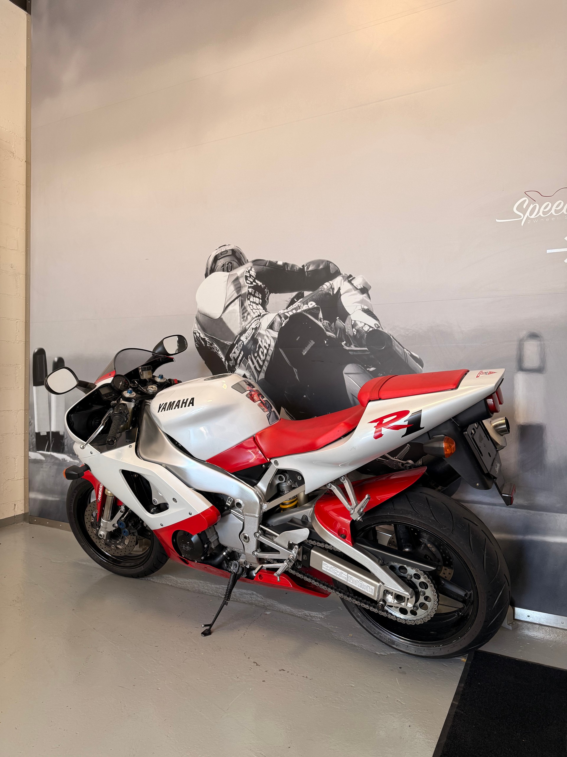 YAMAHA YZF-R1-image-6