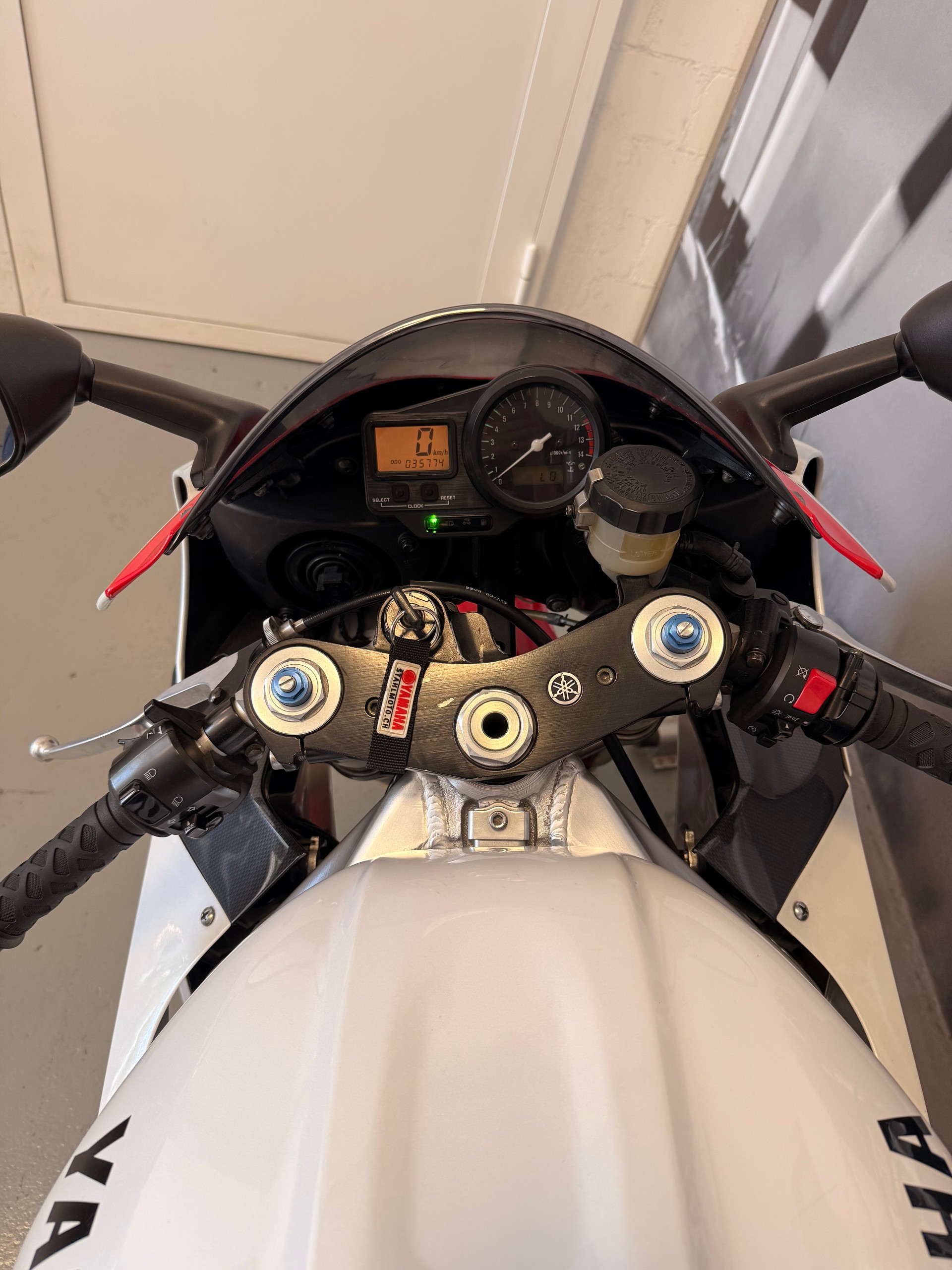 YAMAHA YZF-R1-image-7