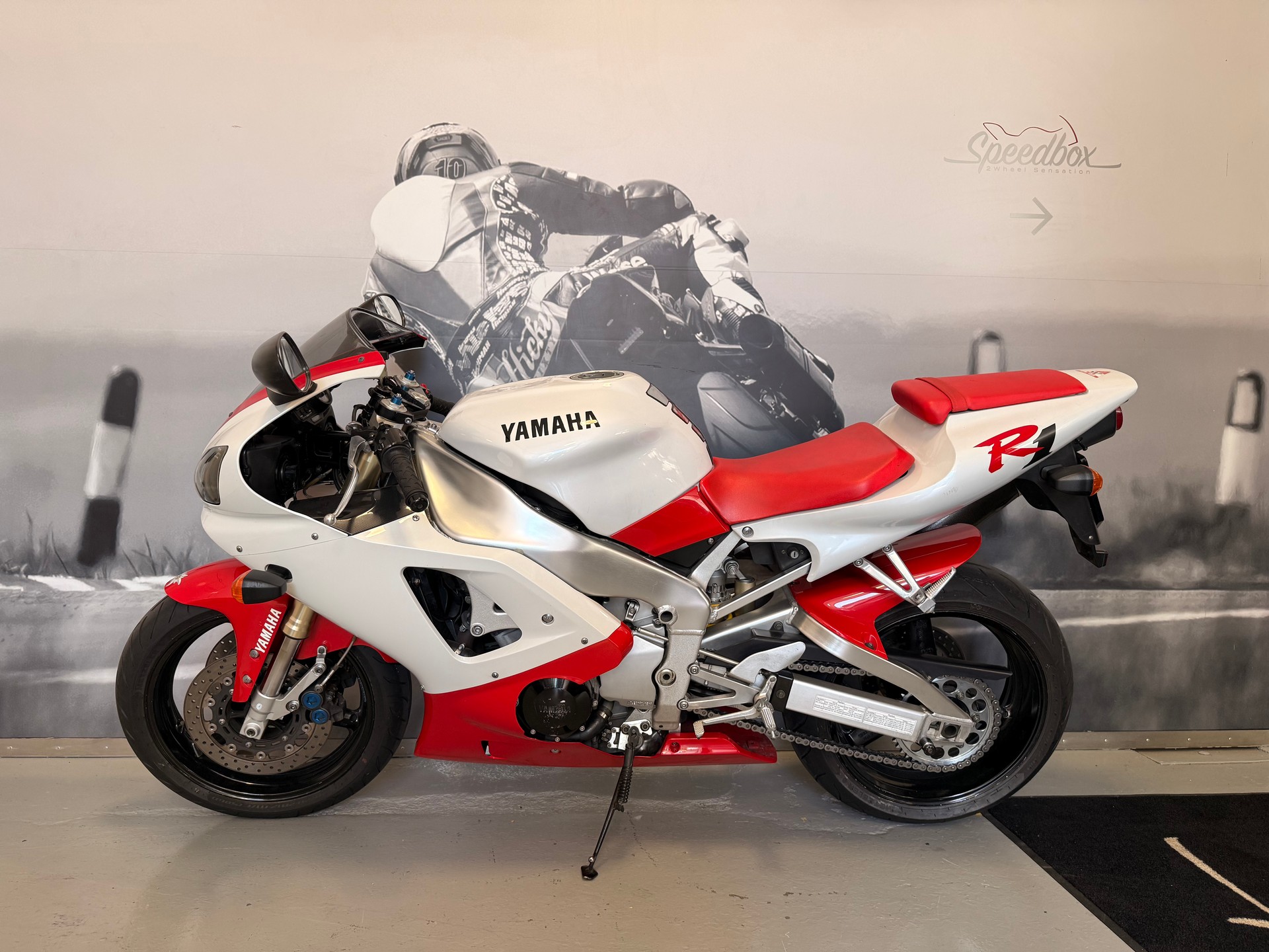 YAMAHA YZF-R1