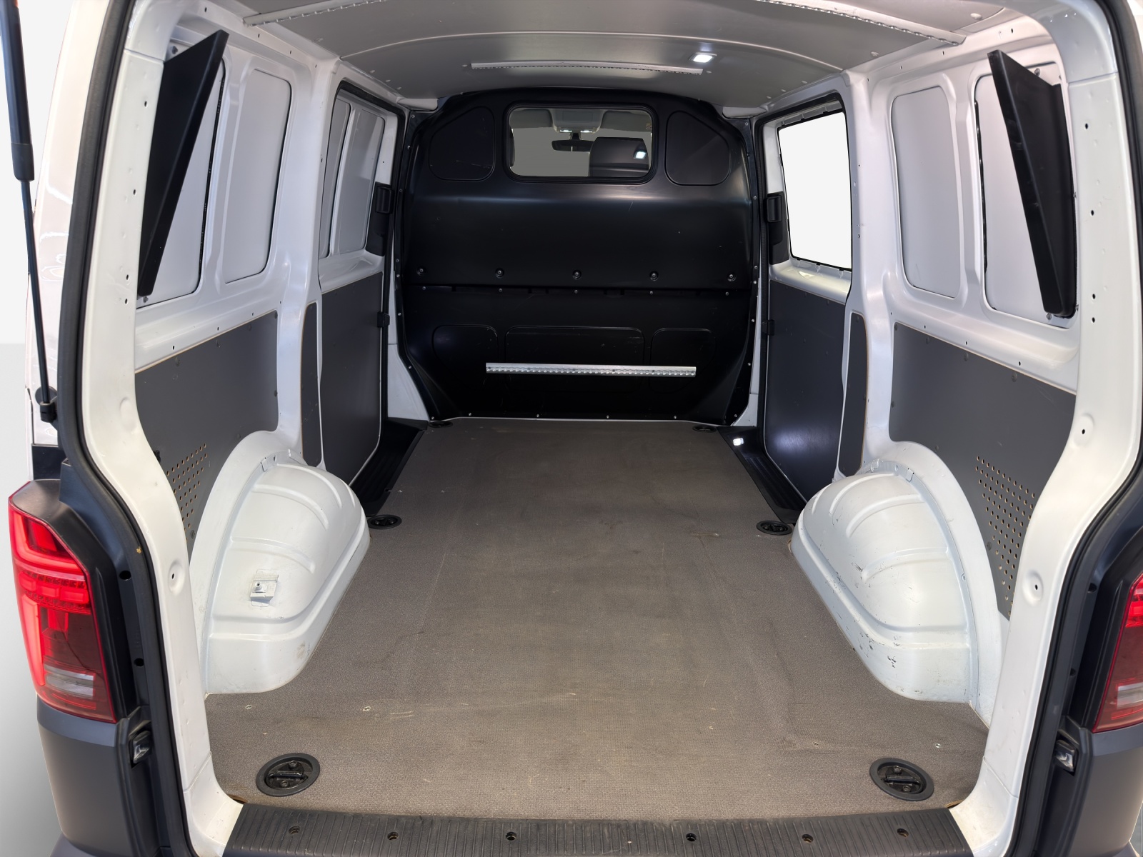 VW T6.1 2.0 TDI-image-12