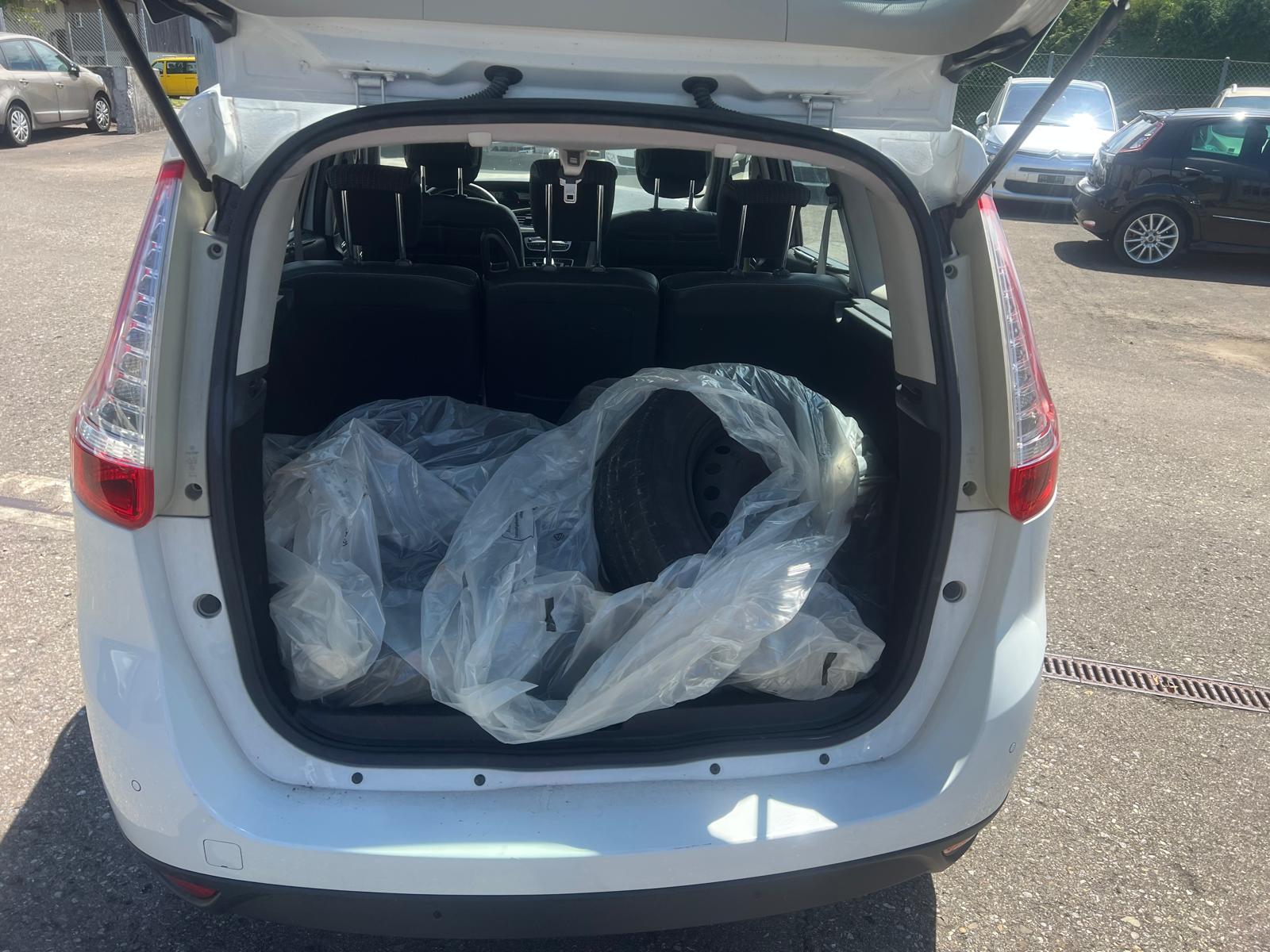 RENAULT Grand Scénic 1.5 dCi Dynamique EDC-image-9