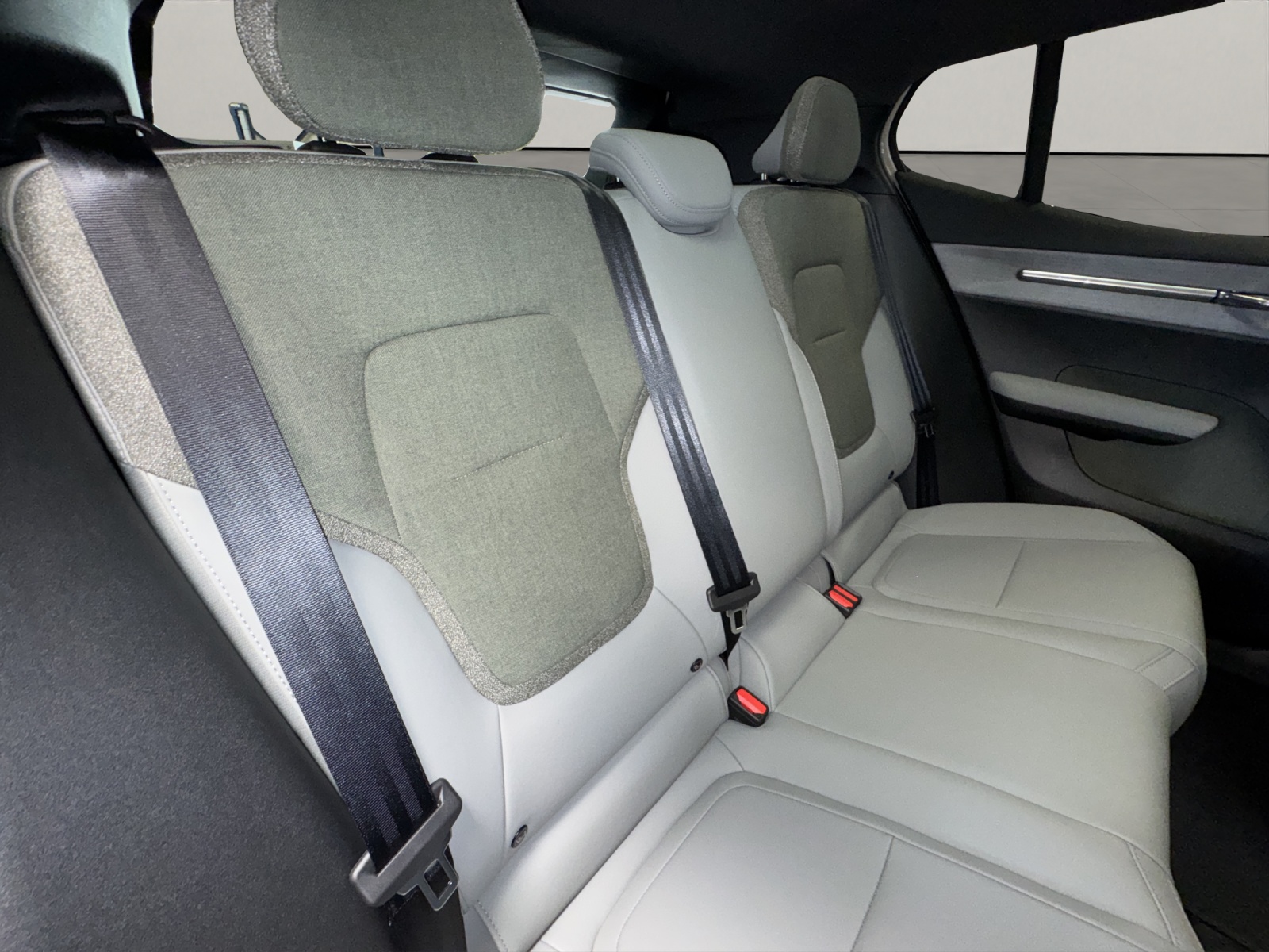 VOLVO EX30 CC E60 Twin Performance AWD-image-11