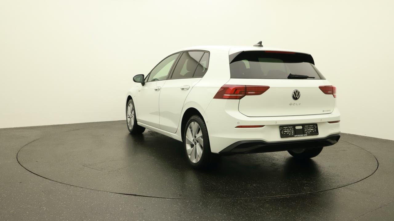 VW Golf VIII 1.5 TSI PHEV Limited-image-3