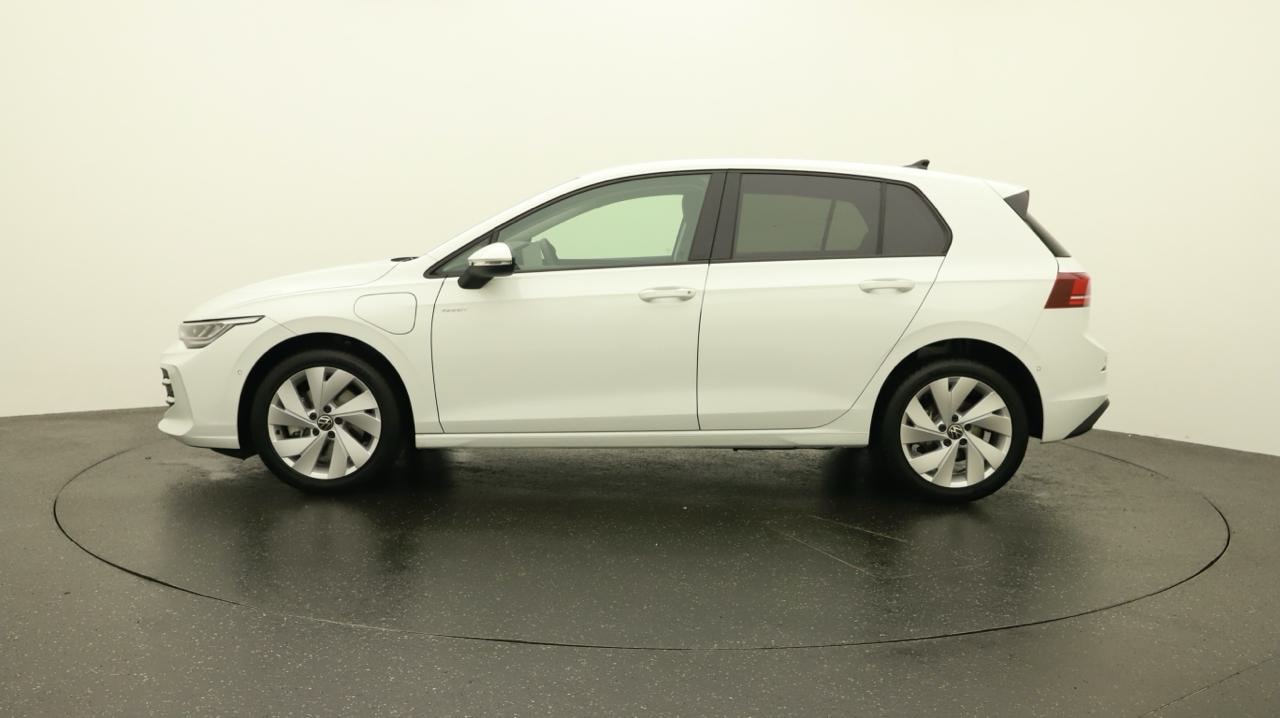 VW Golf VIII 1.5 TSI PHEV Limited-image-1