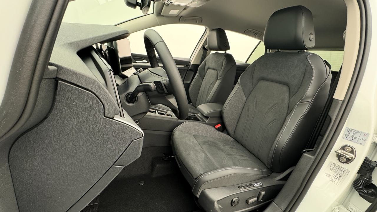 VW Golf VIII 1.5 TSI PHEV Limited-image-4