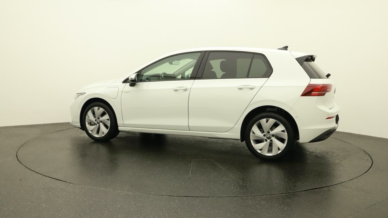 VW Golf VIII 1.5 TSI PHEV Limited-image-2
