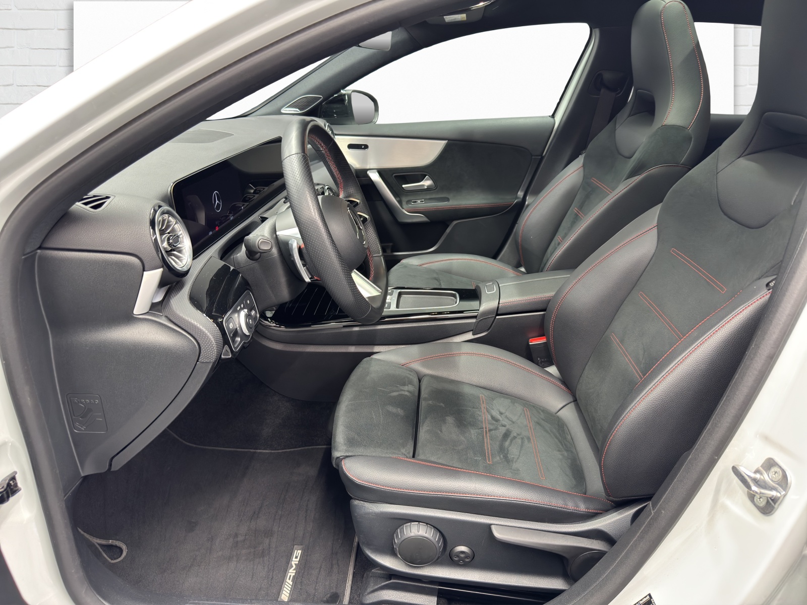 MERCEDES-BENZ A 220 AMG Line 4Matic-image-6