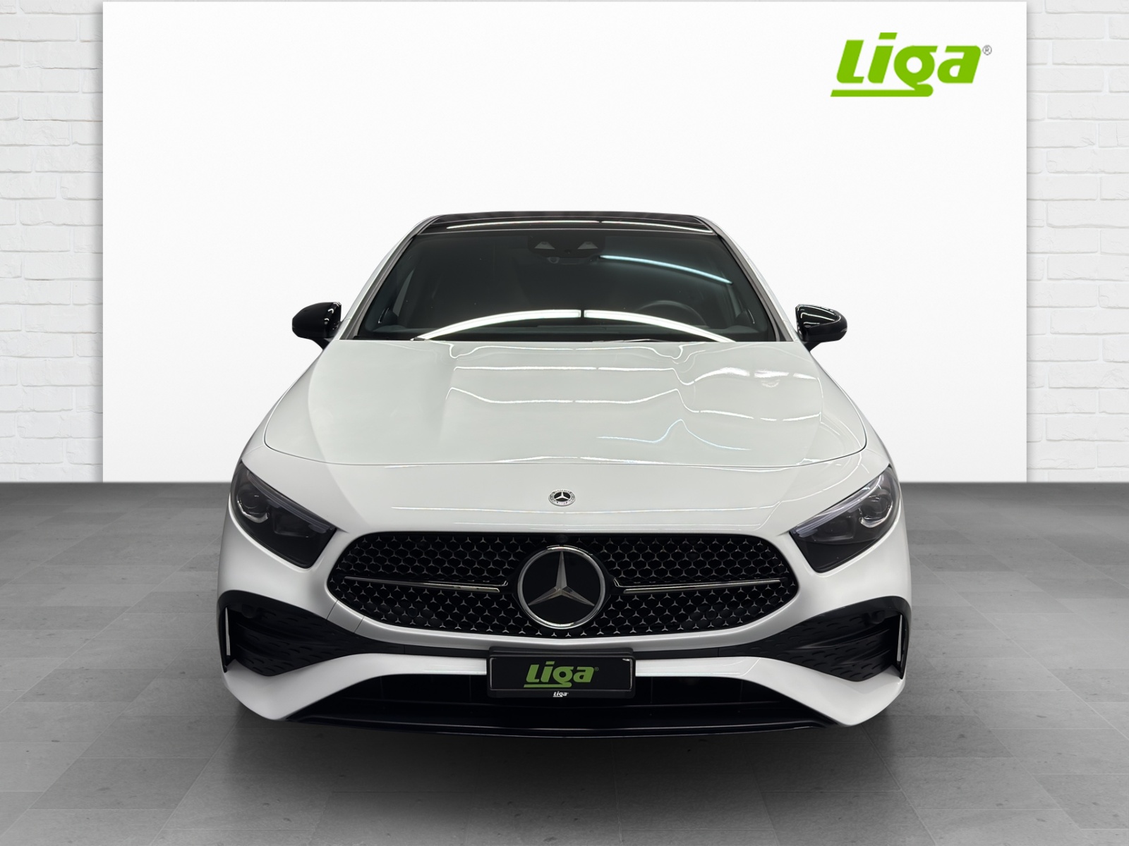 MERCEDES-BENZ A 220 AMG Line 4Matic-image-1