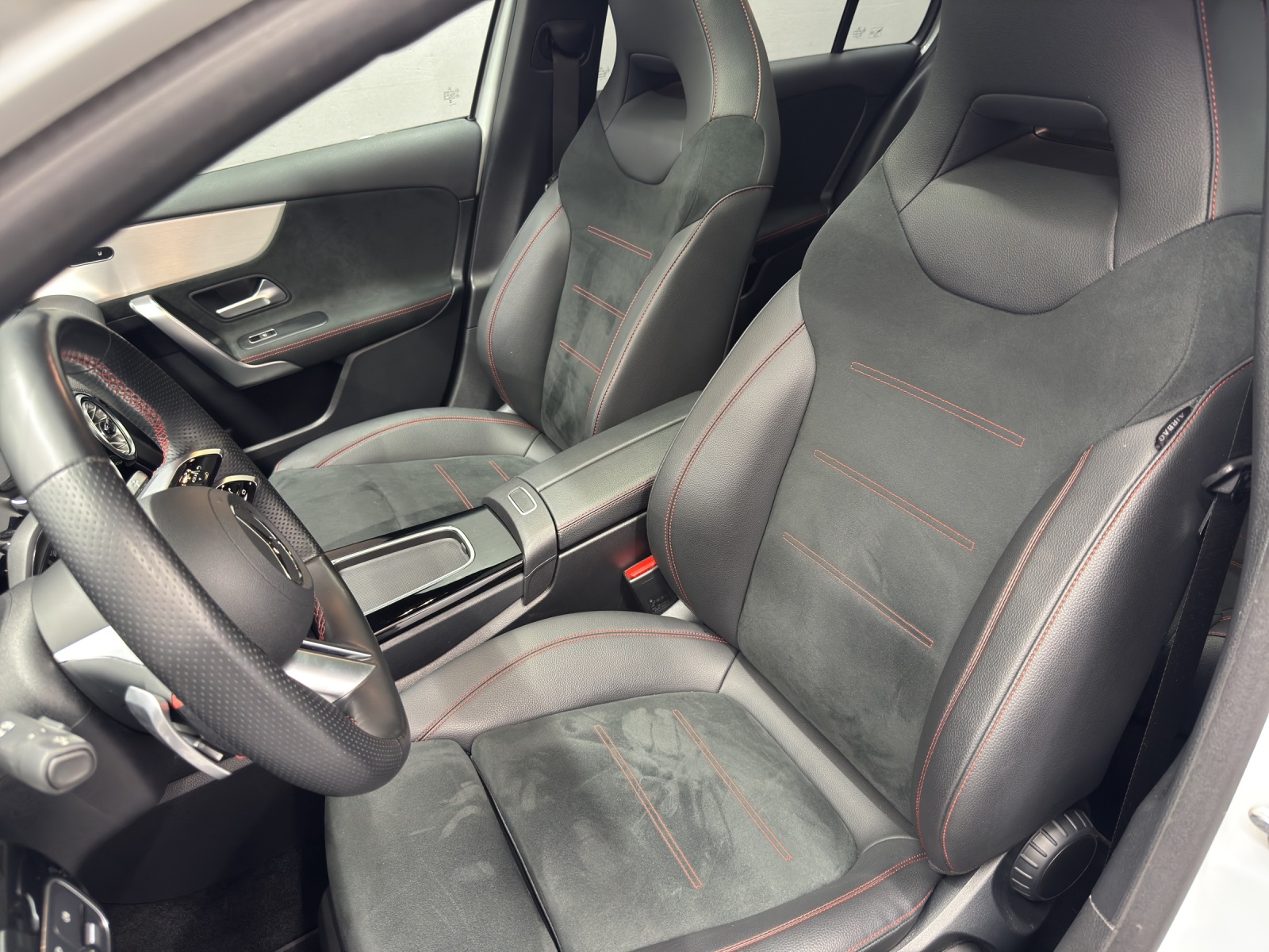 MERCEDES-BENZ A 220 AMG Line 4Matic-image-12