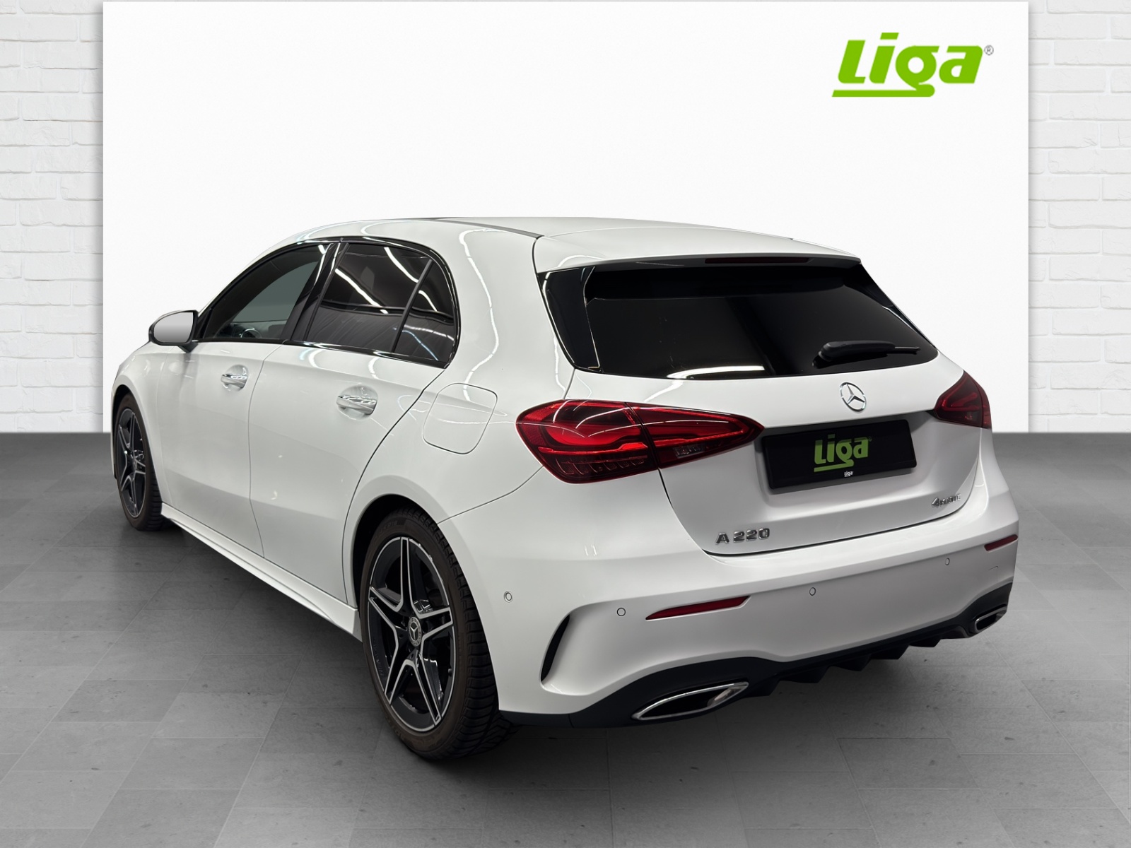 MERCEDES-BENZ A 220 AMG Line 4Matic-image-3