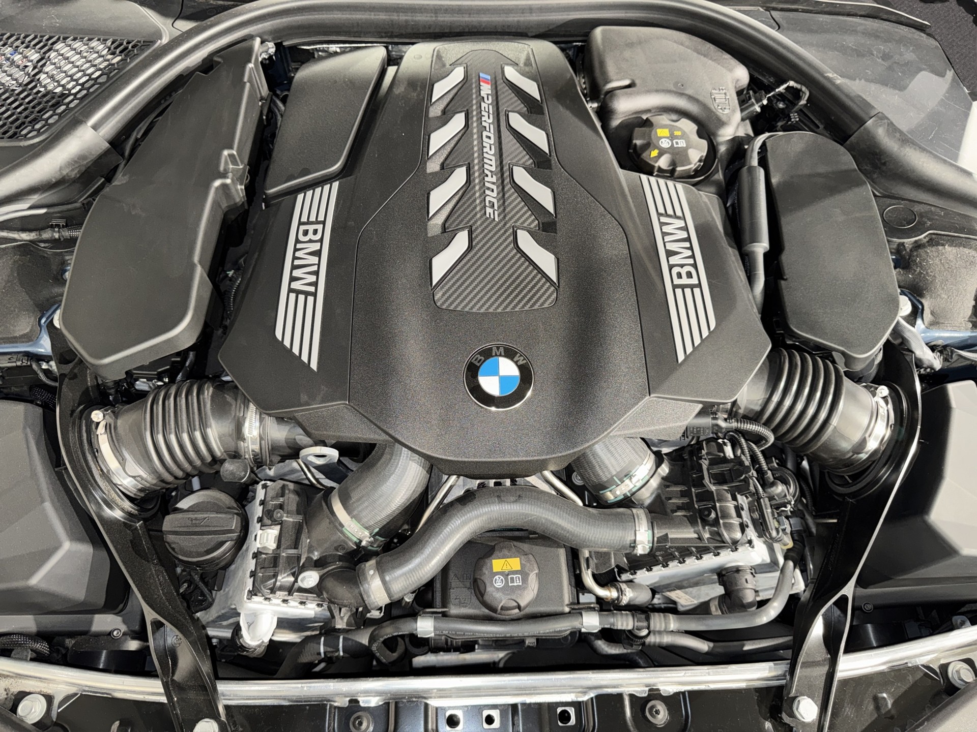 BMW M850i xDrive Coupé-image-19