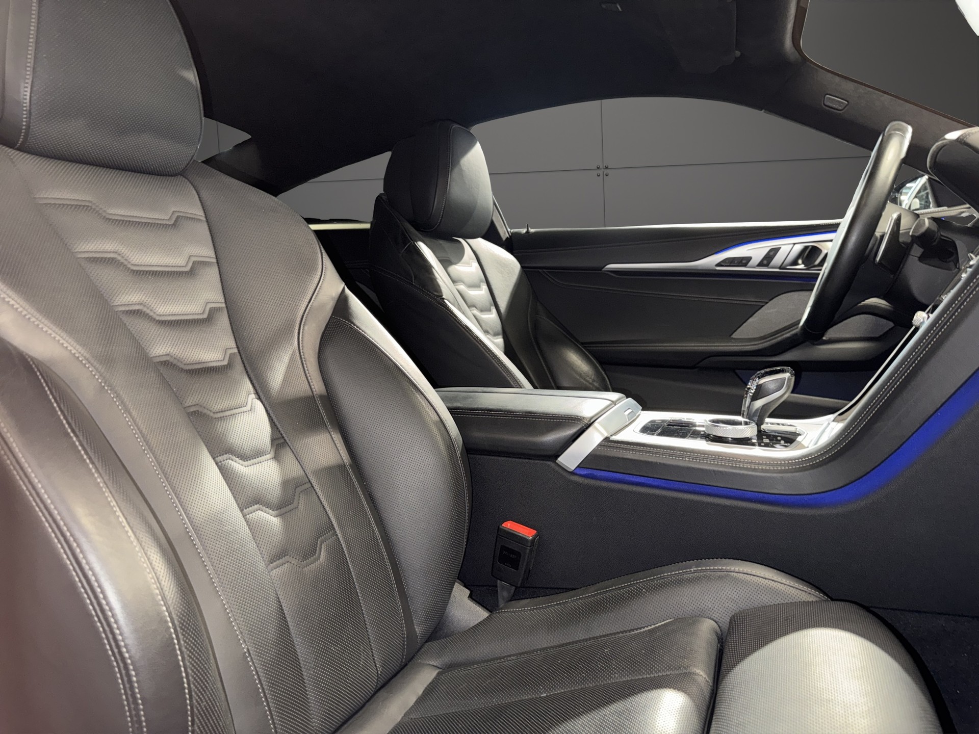 BMW M850i xDrive Coupé-image-14