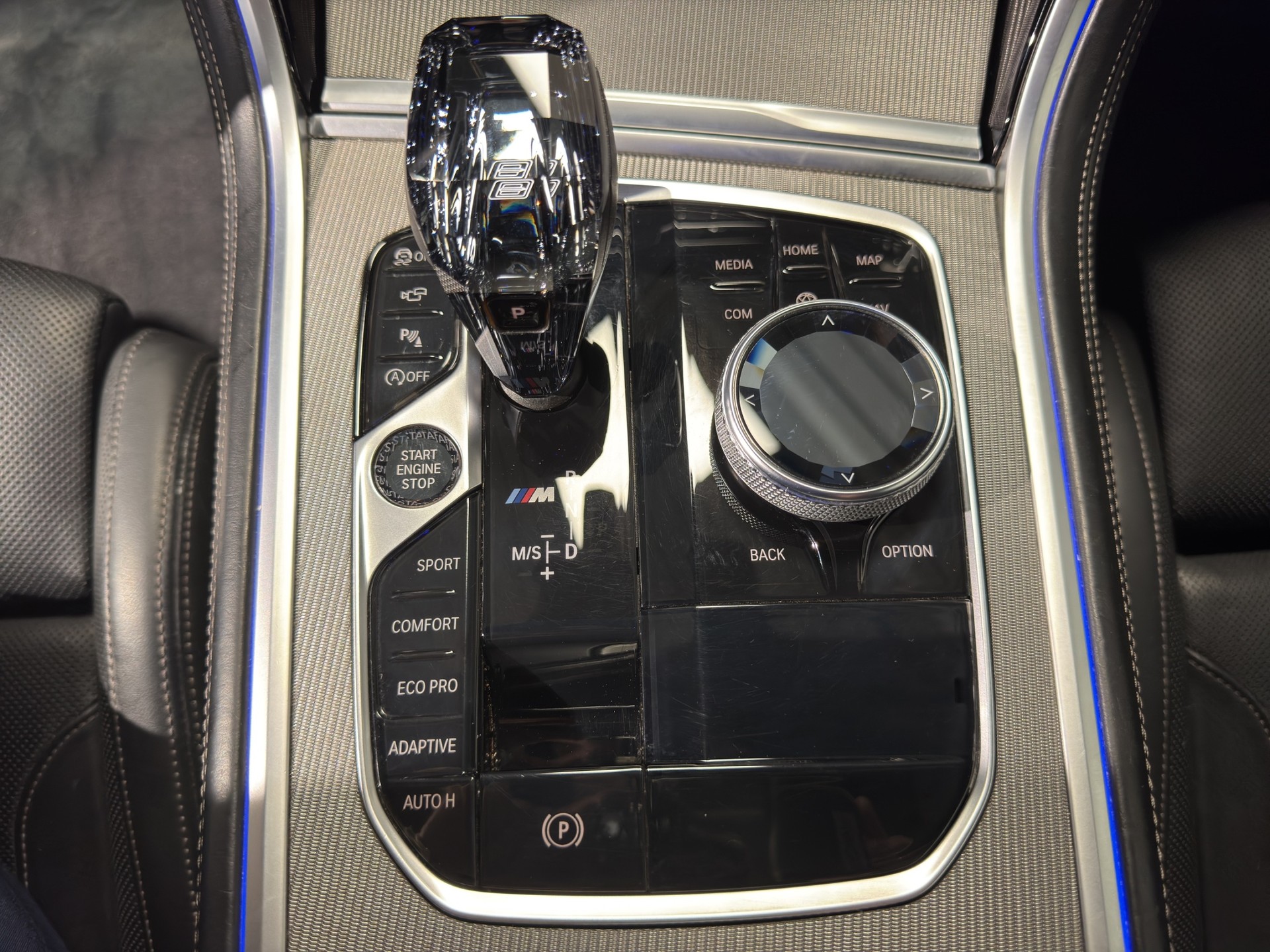 BMW M850i xDrive Coupé-image-9
