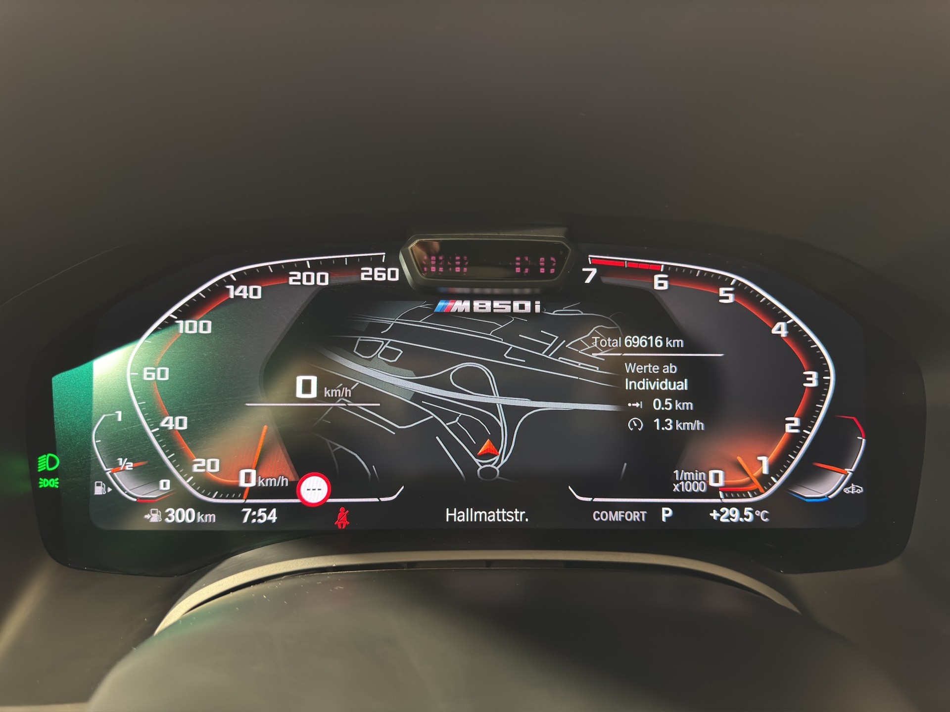 BMW M850i xDrive Coupé-image-11