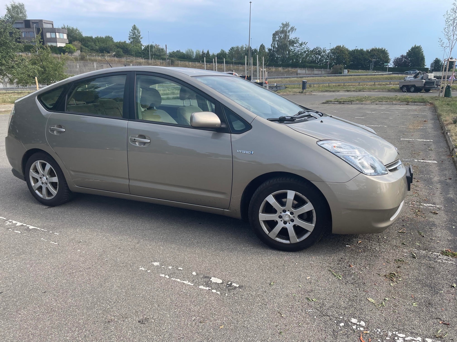 TOYOTA 1.5 VVTi HSD-image-2