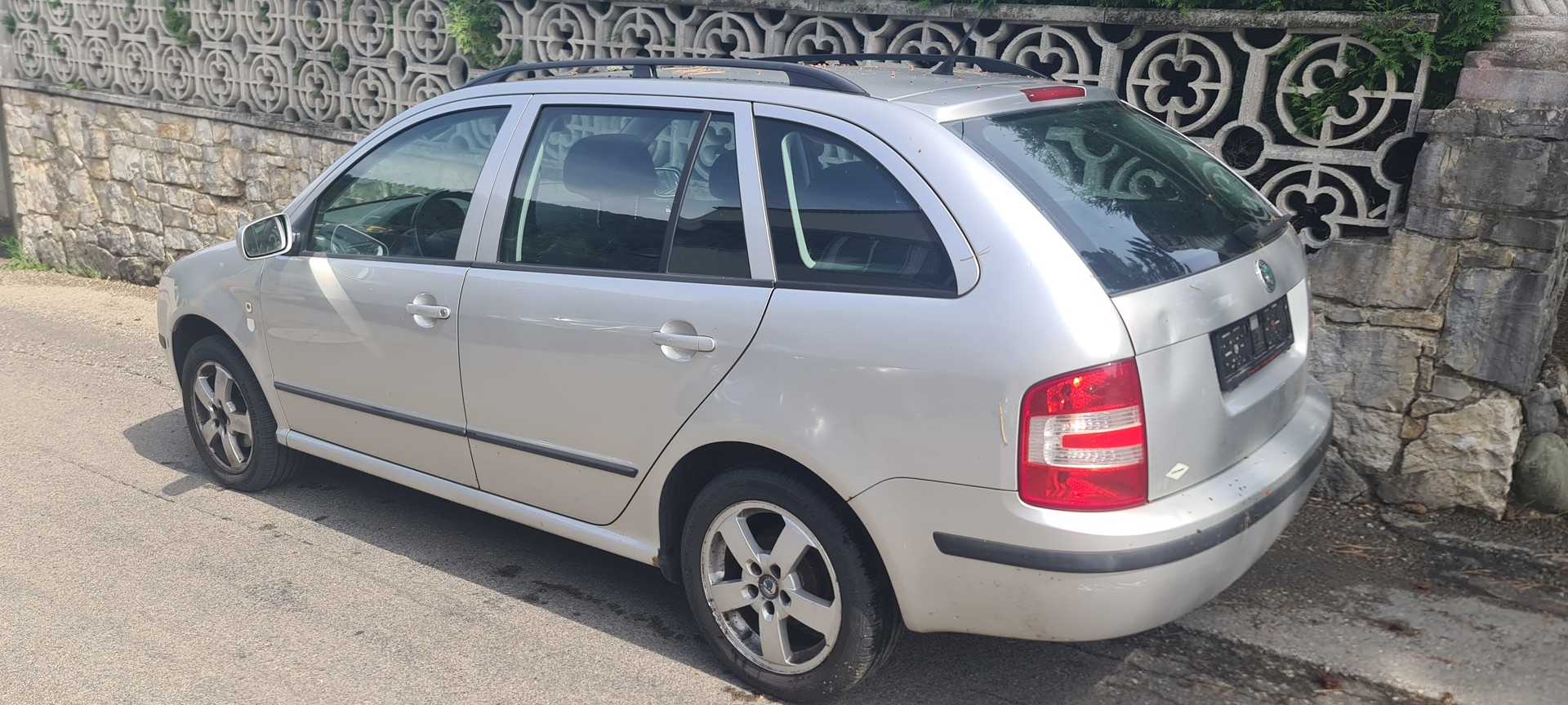 SKODA Fabia 1.4 16V Ambiente-image-4