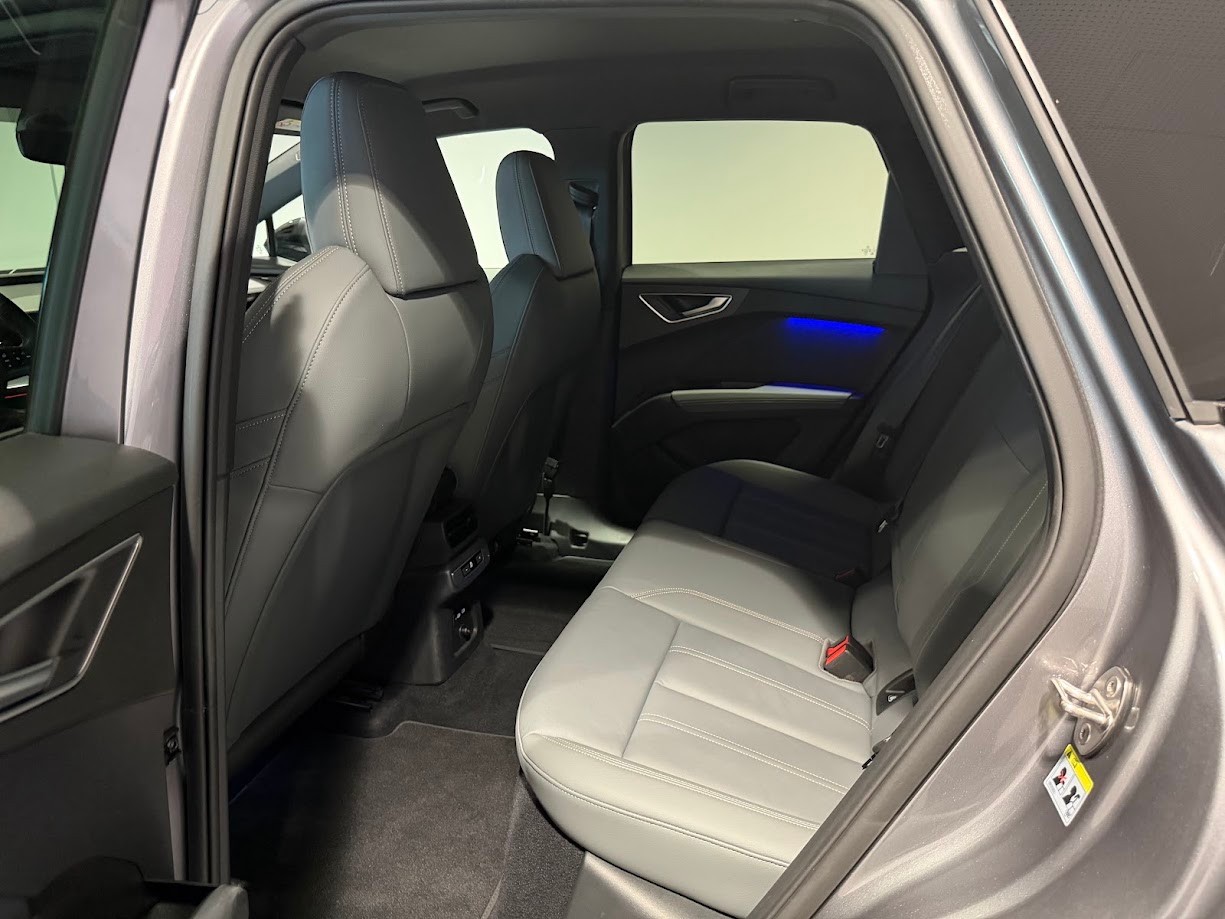 AUDI Q4 e-tron 45 quattro-image-4