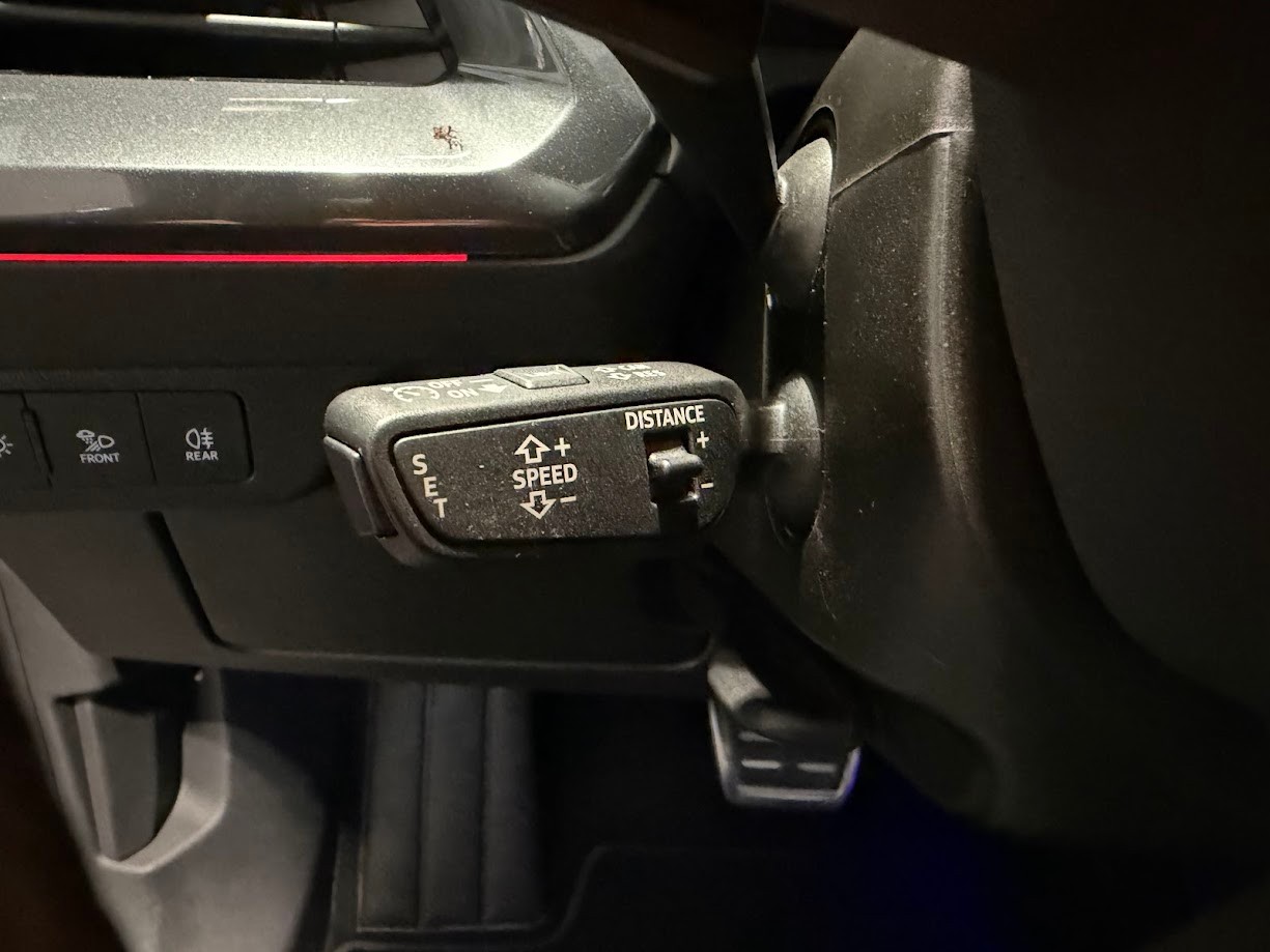 AUDI Q4 e-tron 45 quattro-image-6
