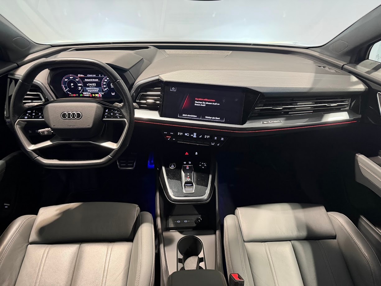 AUDI Q4 e-tron 45 quattro-image-11