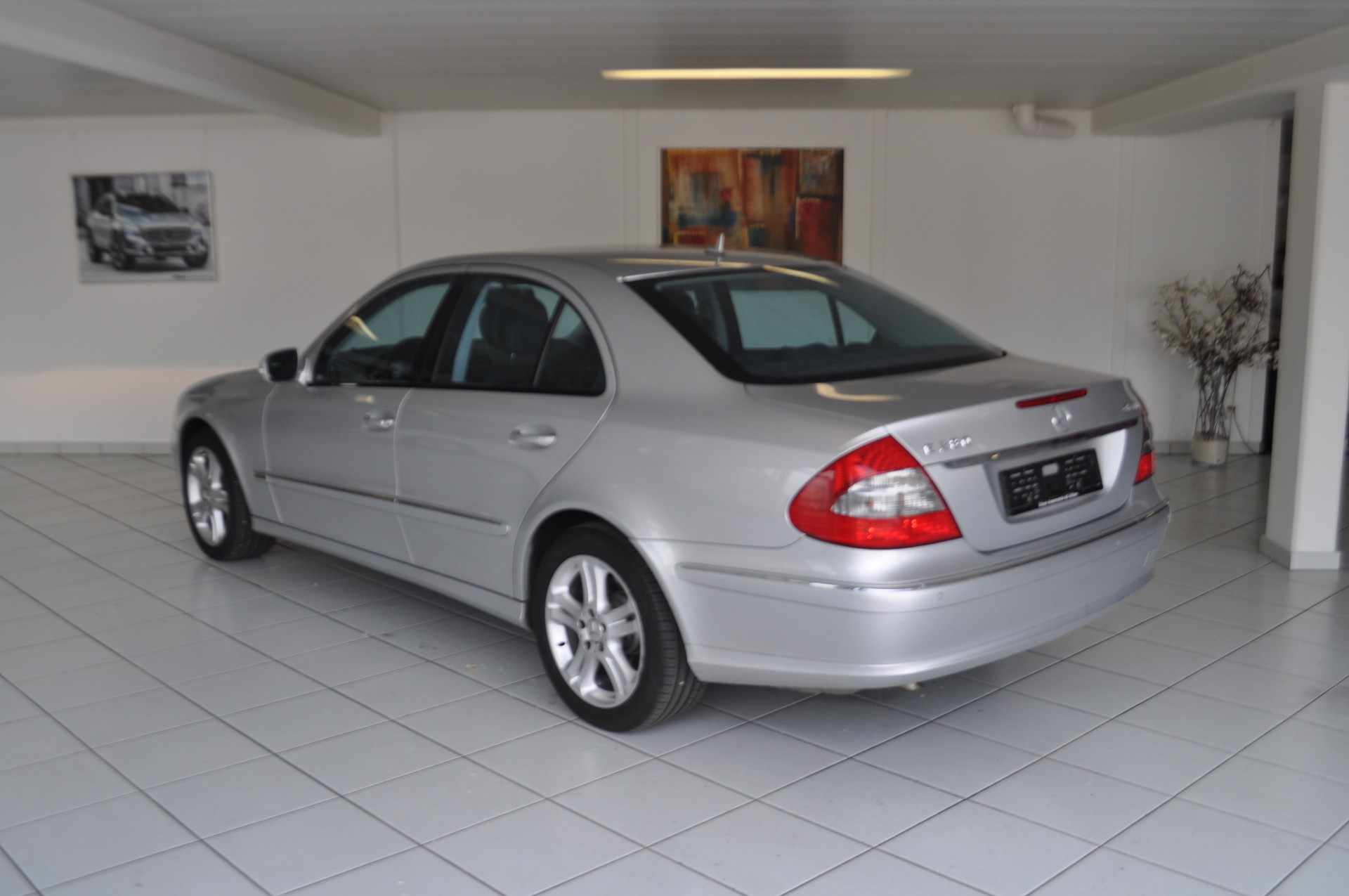 MERCEDES-BENZ E 280 Avantgarde 4Matic Automatic-image-2