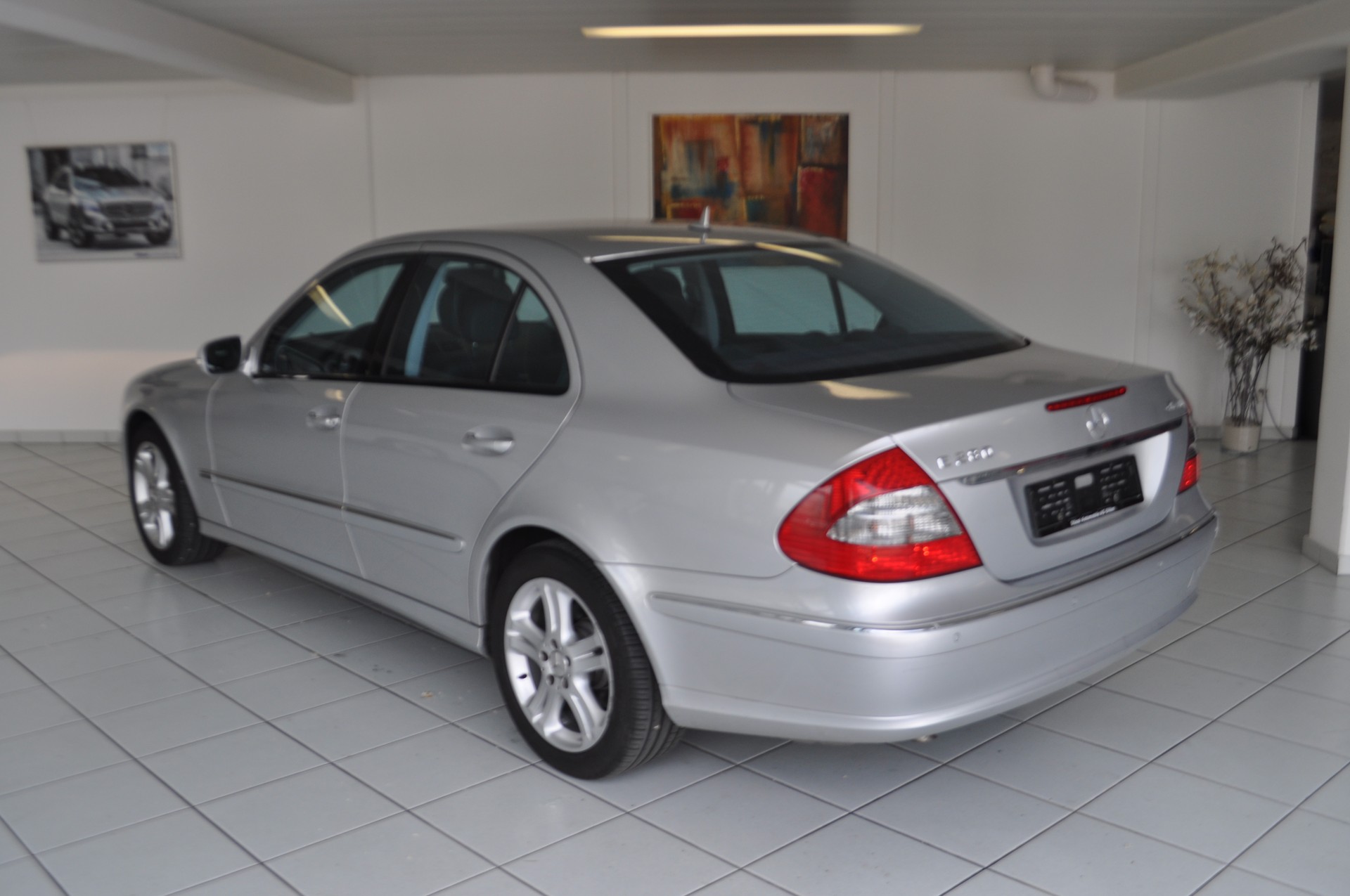 MERCEDES-BENZ E 280 Avantgarde 4Matic Automatic-image-3