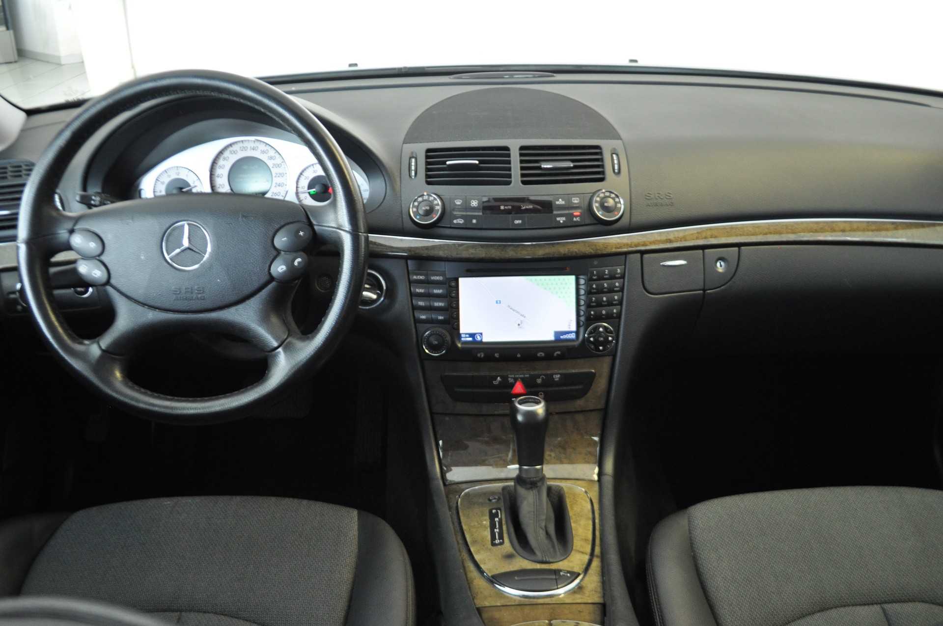 MERCEDES-BENZ E 280 Avantgarde 4Matic Automatic-image-8