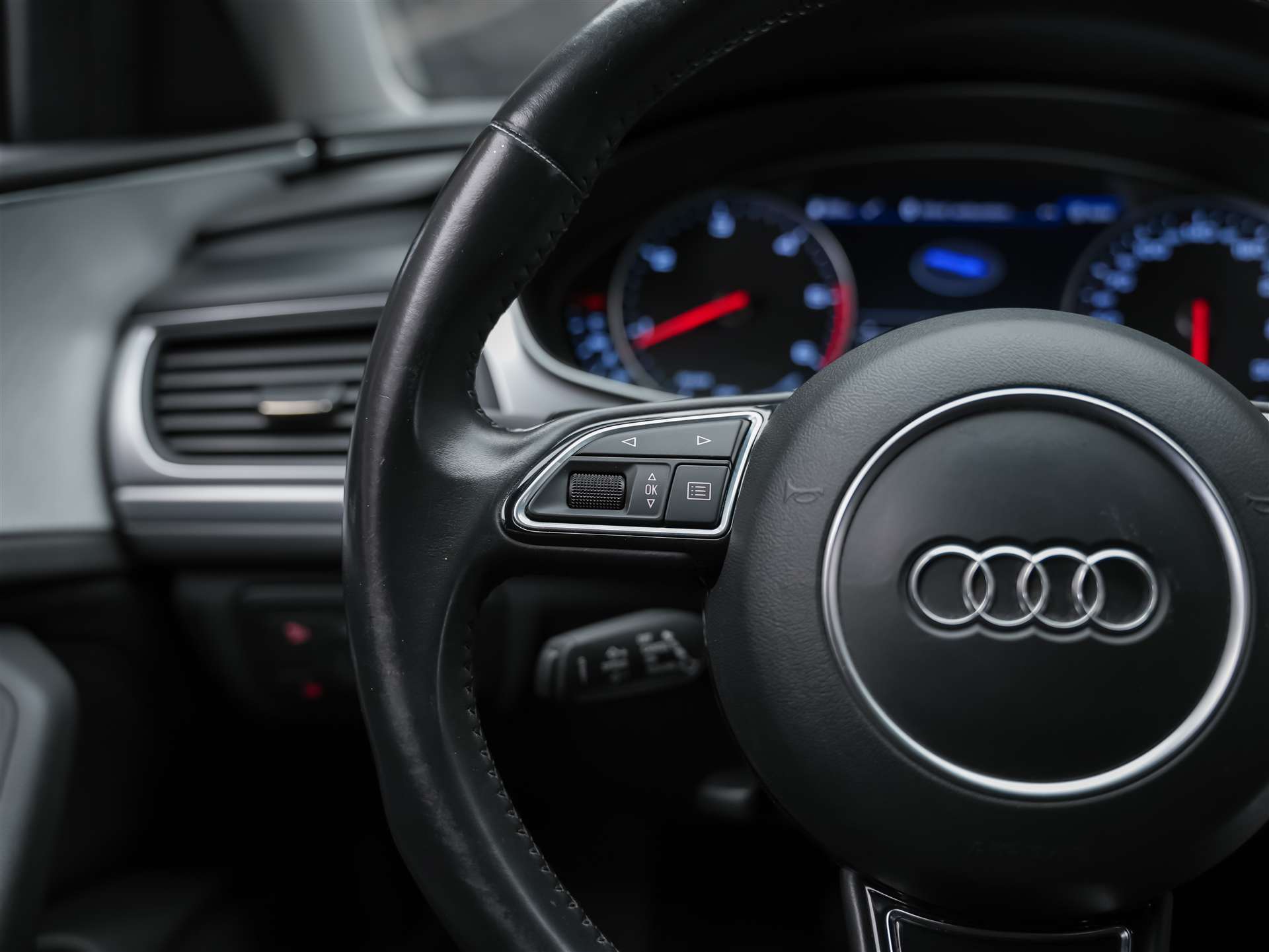AUDI A6 Avant 2.0 TDI S-tronic *Leder Milano*4 Zonen Klimaautomatik*MMI Navigationssystem*-image-26