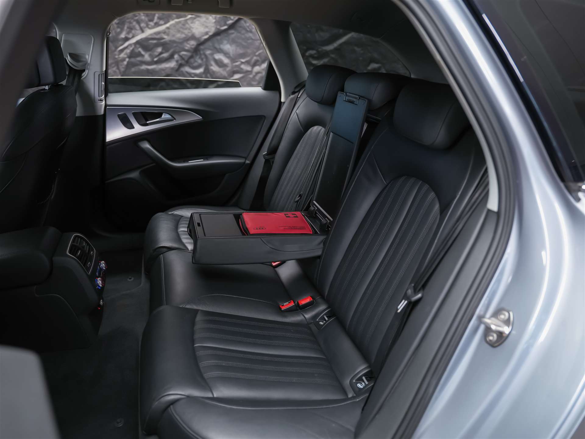 AUDI A6 Avant 2.0 TDI S-tronic *Leder Milano*4 Zonen Klimaautomatik*MMI Navigationssystem*-image-11