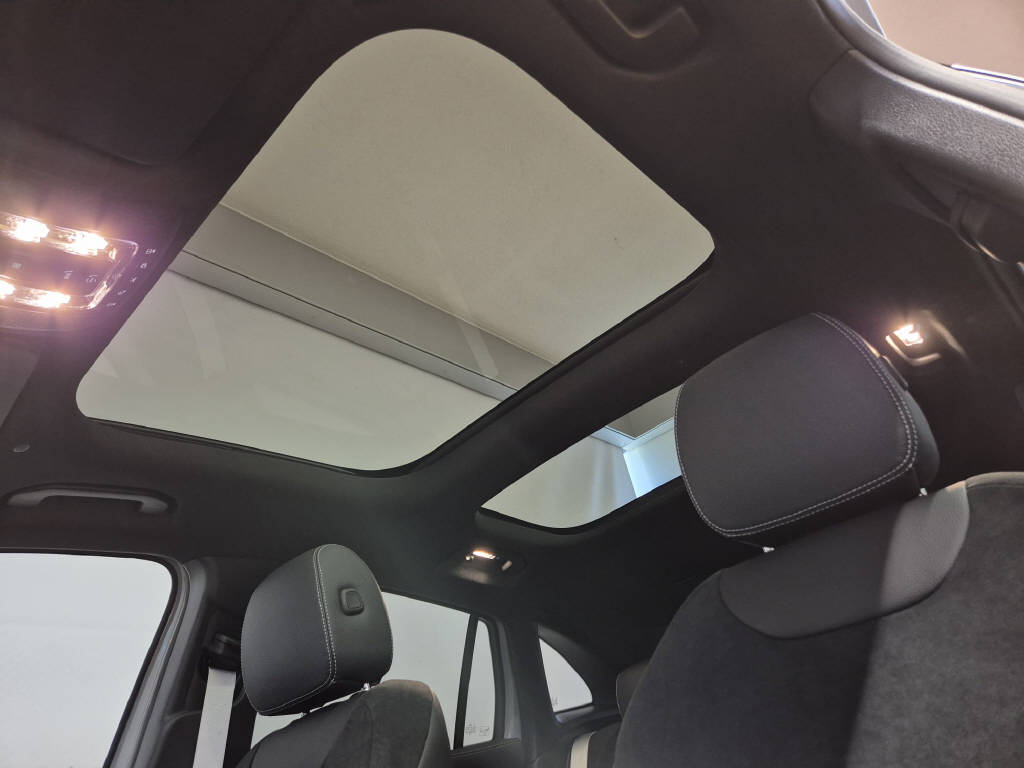 MERCEDES-BENZ GLA 220 d 4Matic AMG Line Swiss Star-image-4