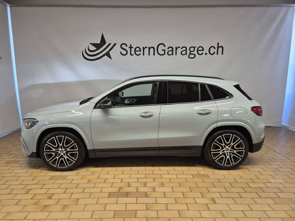 MERCEDES-BENZ GLA 220 d 4Matic AMG Line Swiss Star-showroom-element-1