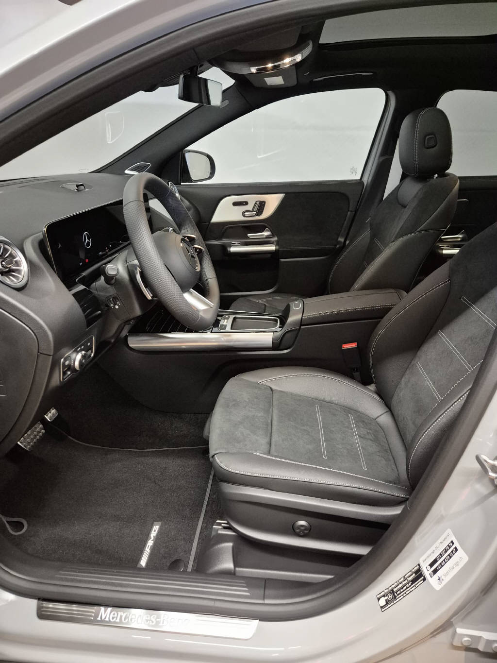 MERCEDES-BENZ GLA 220 d 4Matic AMG Line Swiss Star-image-6