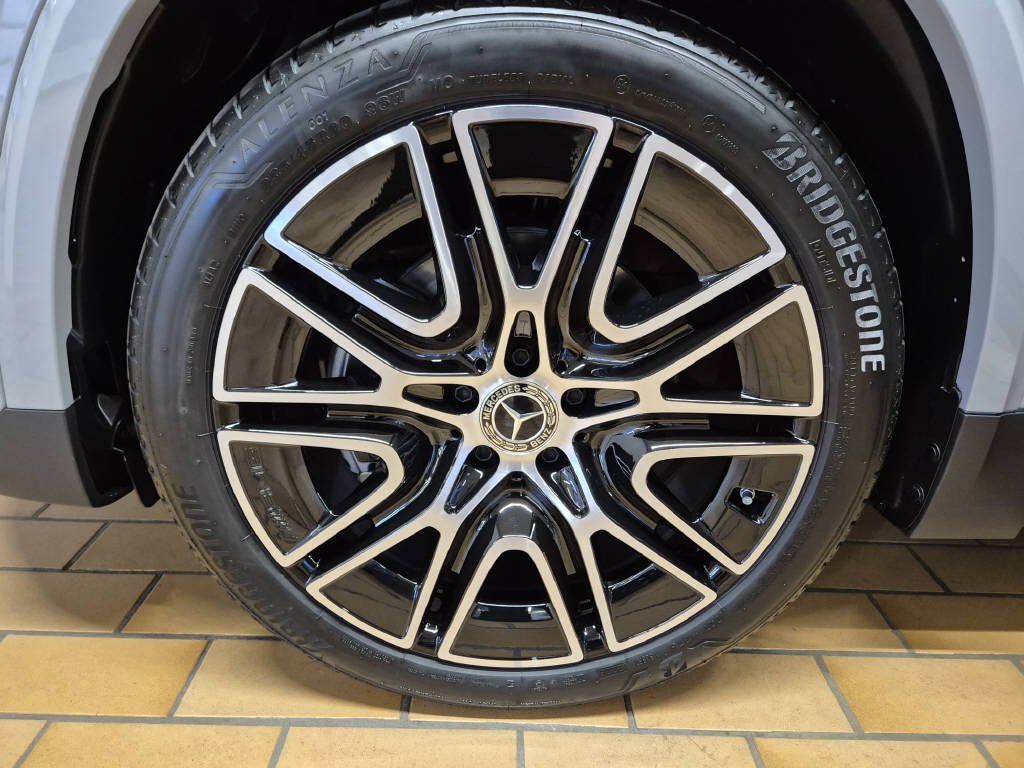 MERCEDES-BENZ GLA 220 d 4Matic AMG Line Swiss Star-image-15