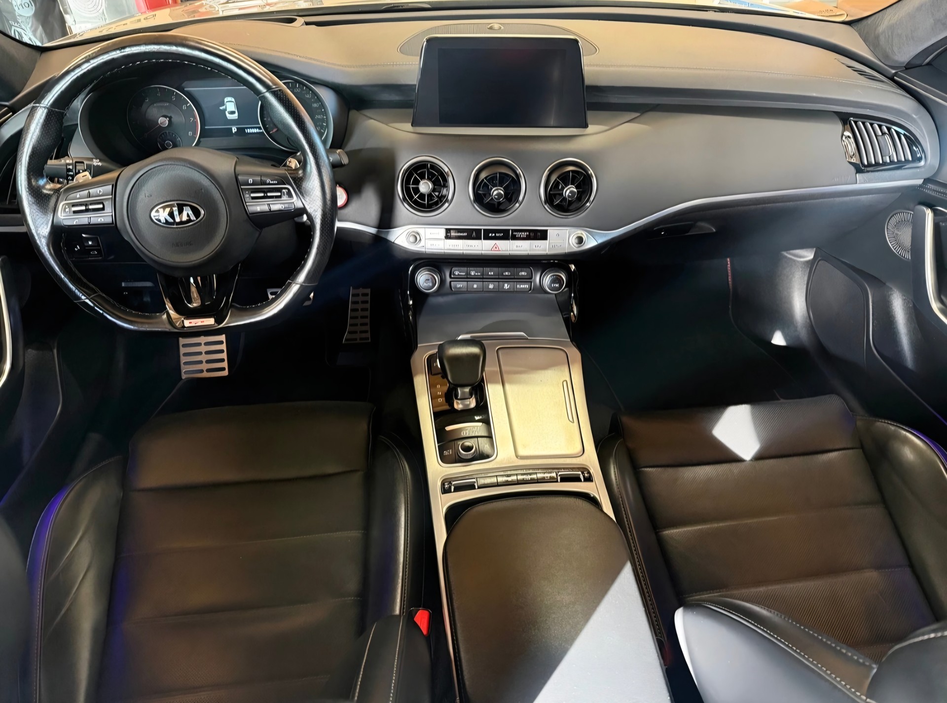 KIA Stinger 3.3 T-GDi GT Automat AWD-image-8