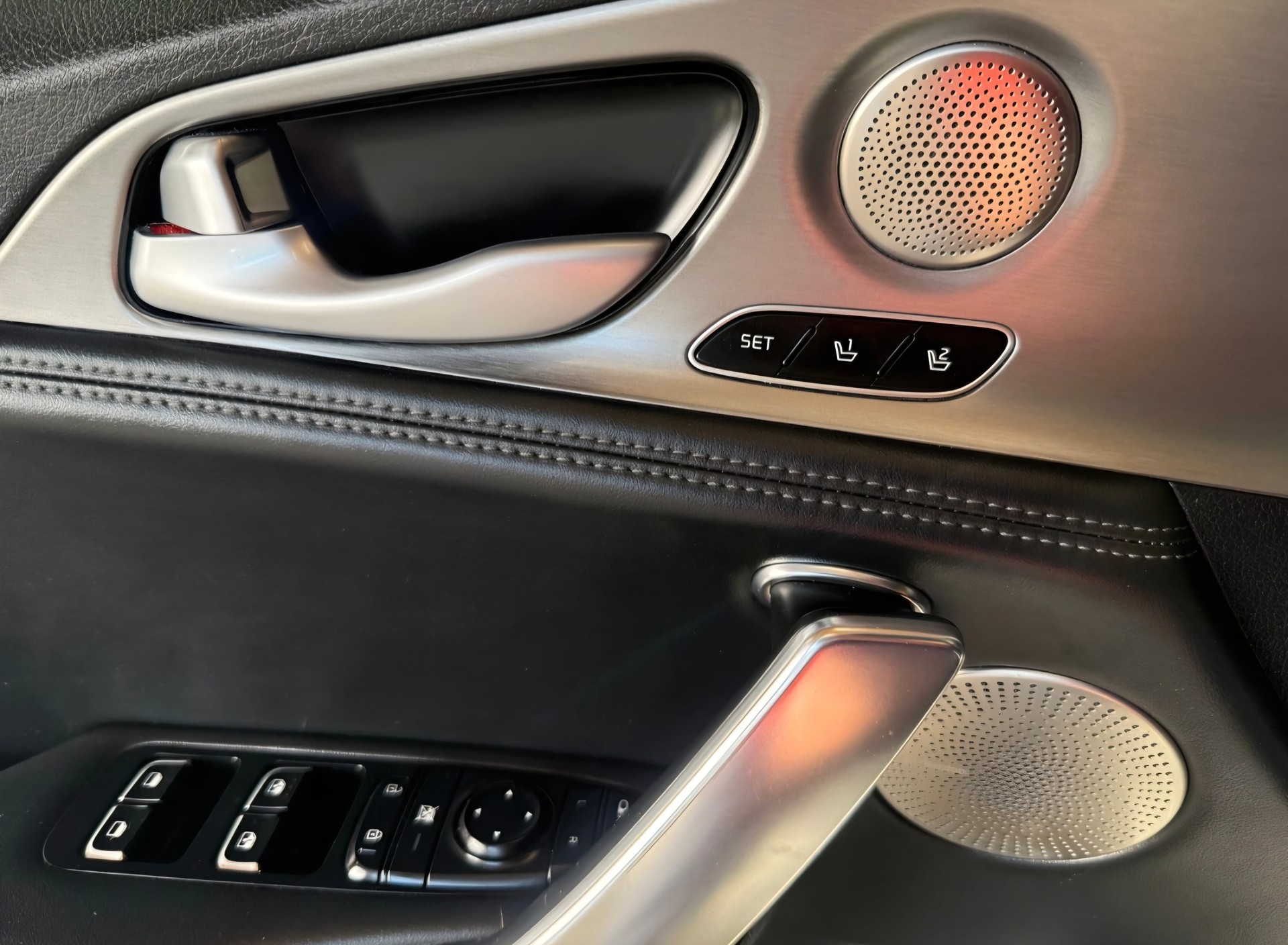 KIA Stinger 3.3 T-GDi GT Automat AWD-image-14