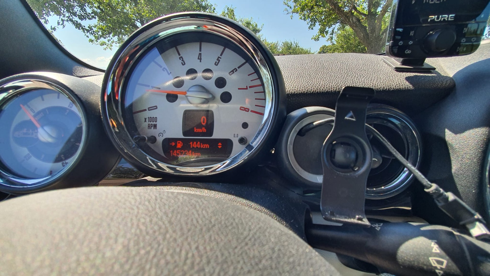 MINI 1.6i Cooper-image-11
