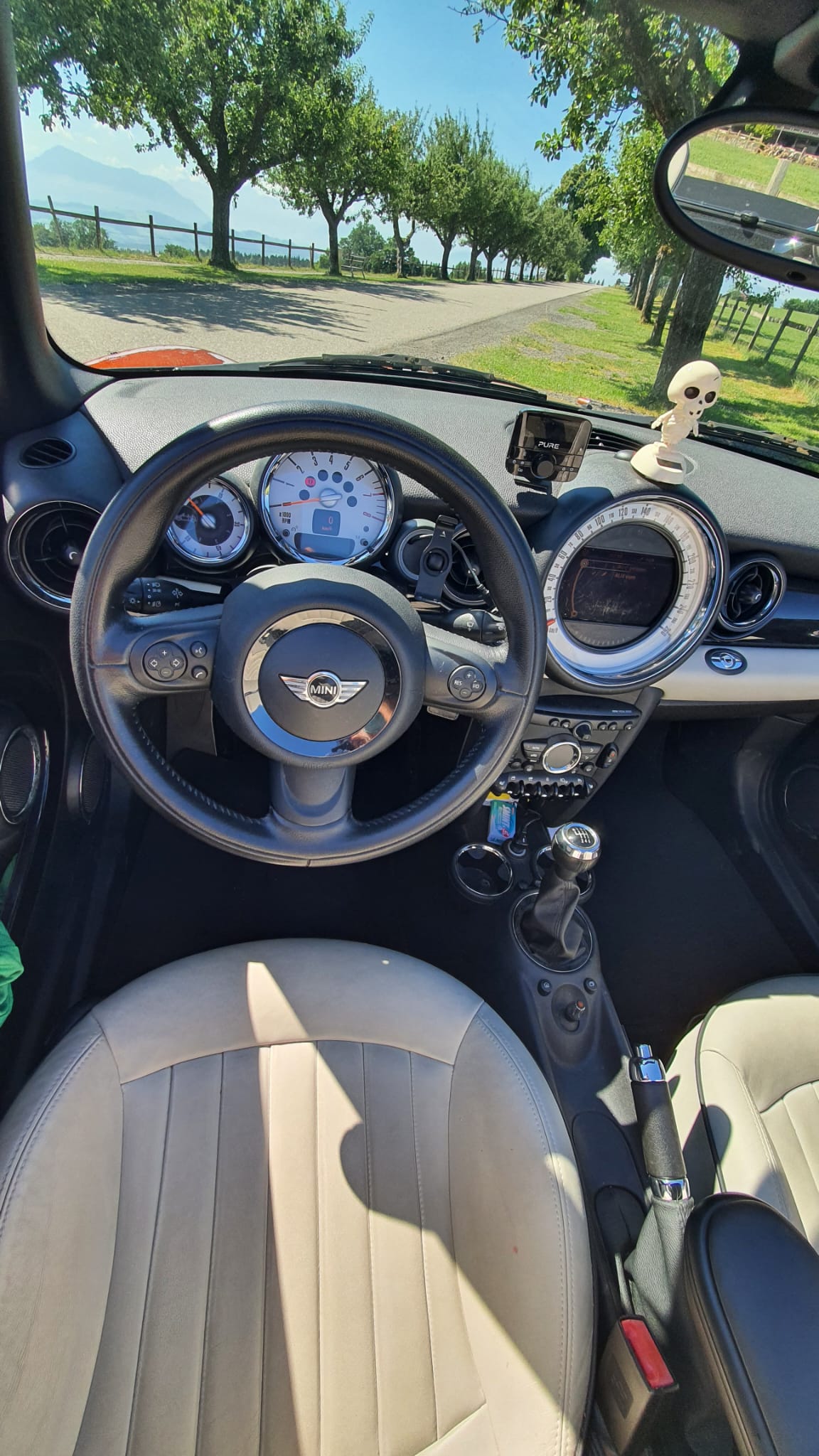MINI 1.6i Cooper-image-12