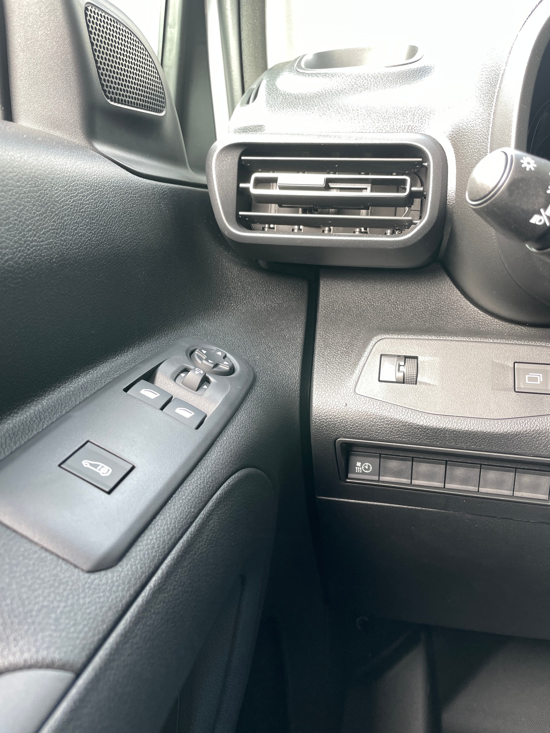 OPEL Combo-e 50 kWh Cargo-image-15