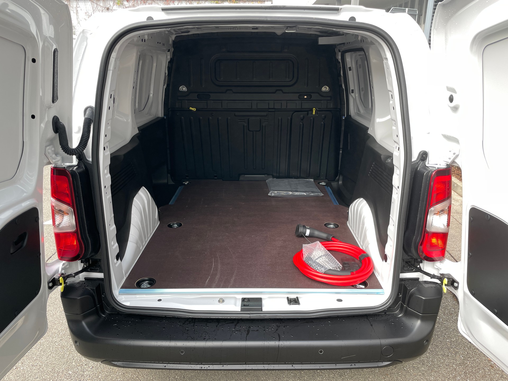 OPEL Combo-e 50 kWh Cargo-image-12